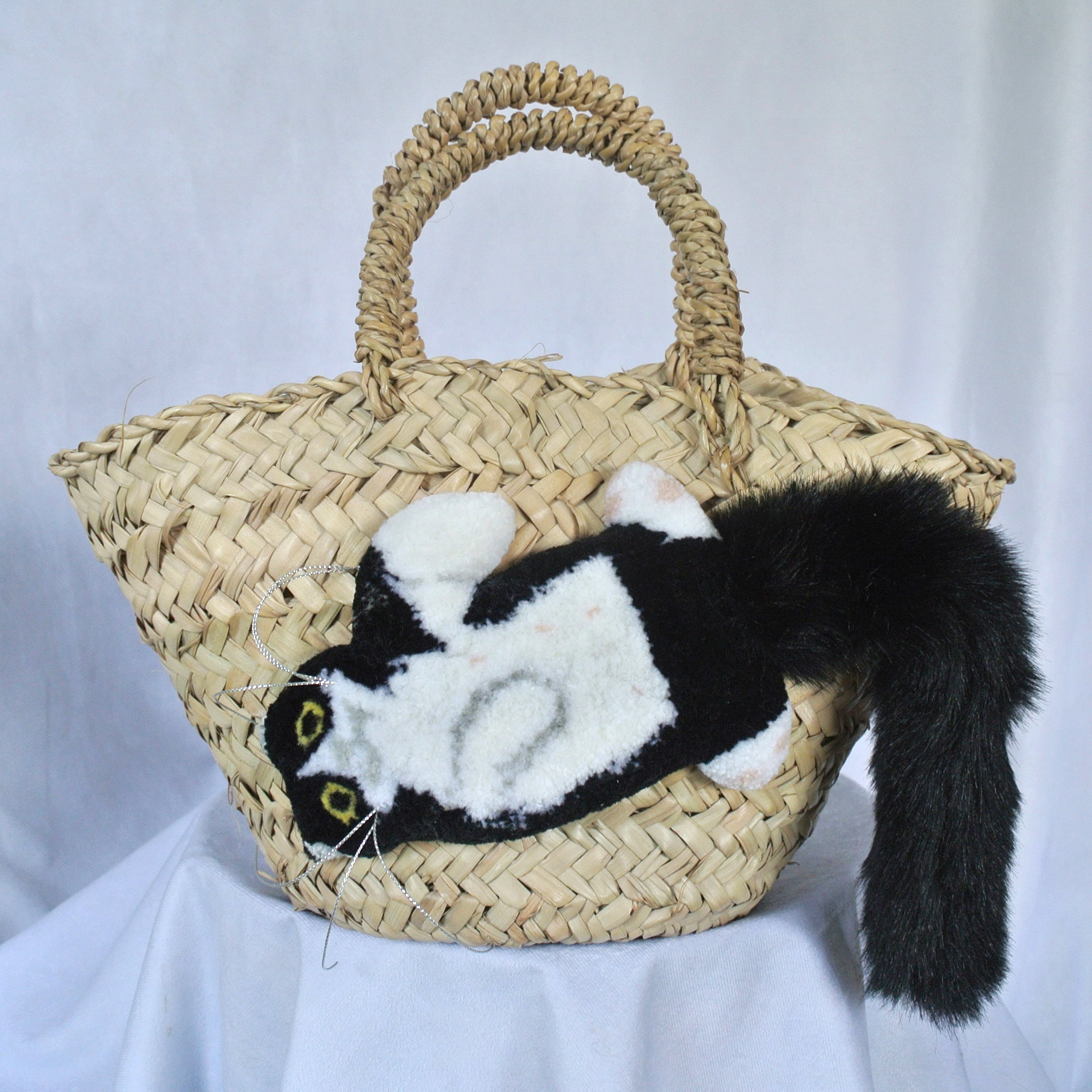 CAT IN DA HOUSE! ON LINE STORE