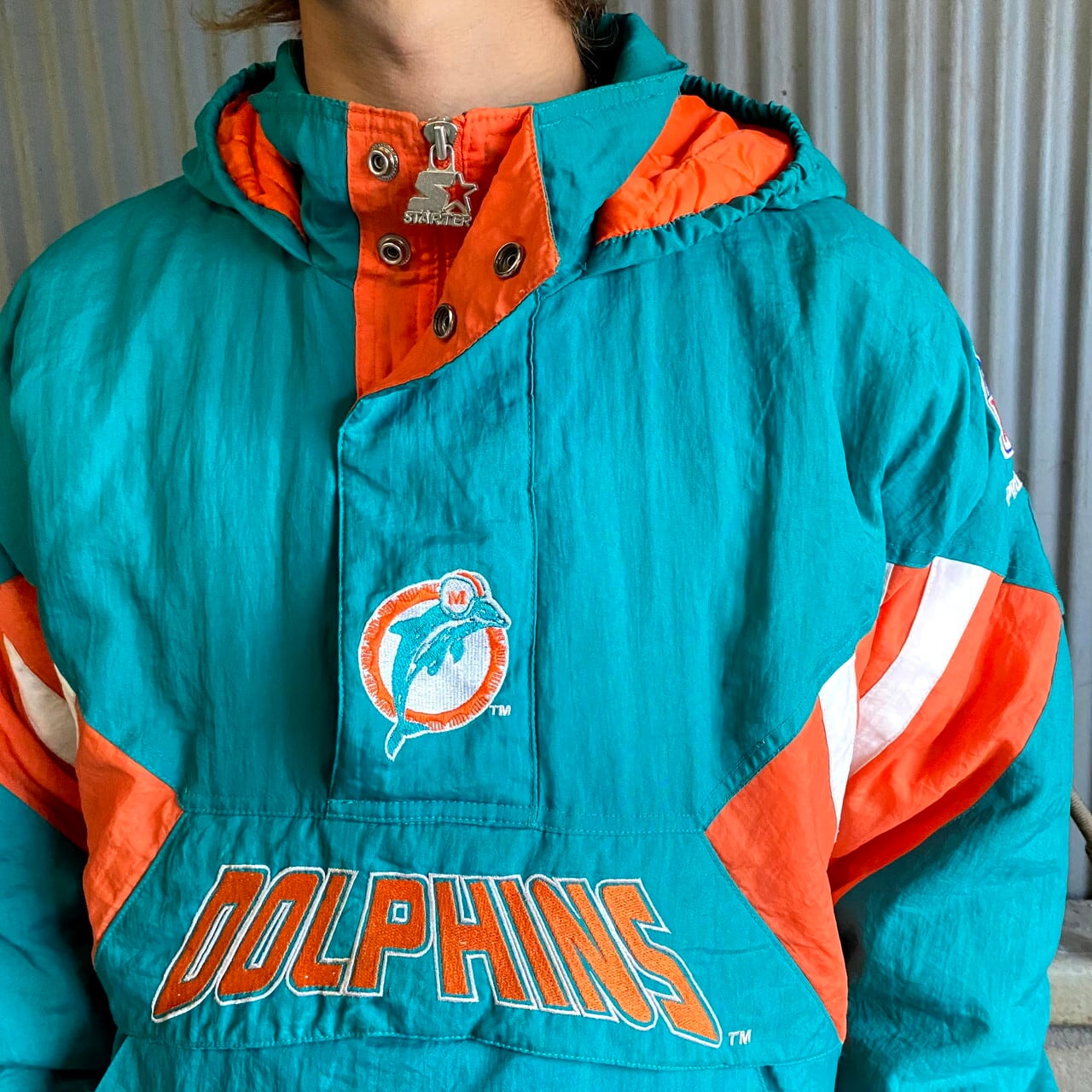 90年代 STARTER スターター NFL PRO LINE 中綿 ナイロンプルオーバージャケット マイアミ・ドルフィンズ メンズL 古着  MIAMI DOLPHINS 90s ヴィンテージ ビンテージ チームロゴ 刺繍 ワッペン 裾ジップ ターコイズグリーン オレンジ  緑色【ナイロンジャケット】 ...