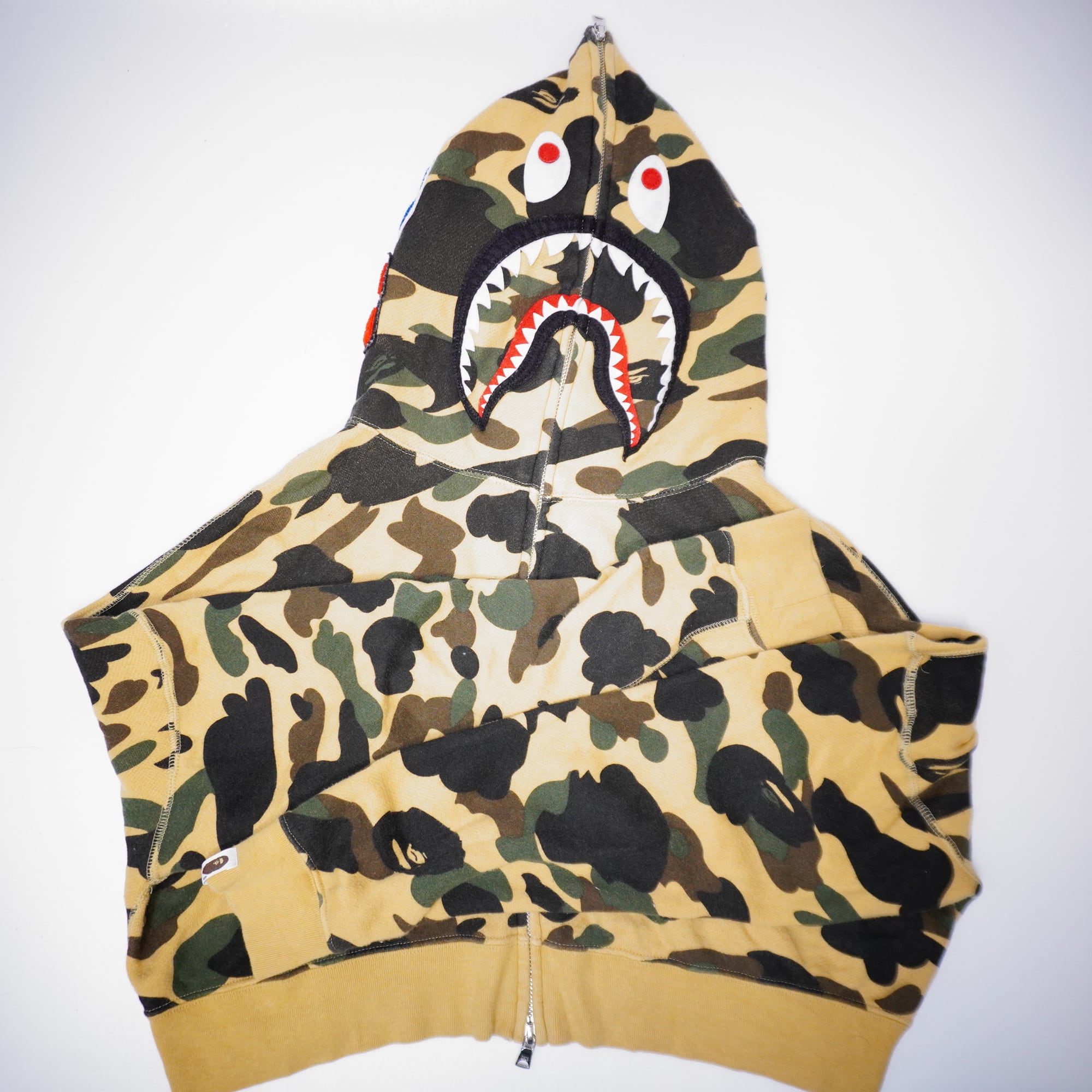 A BATHING APE】アベイシングエイプ 1st SHARK CAMO 短丈ジップ