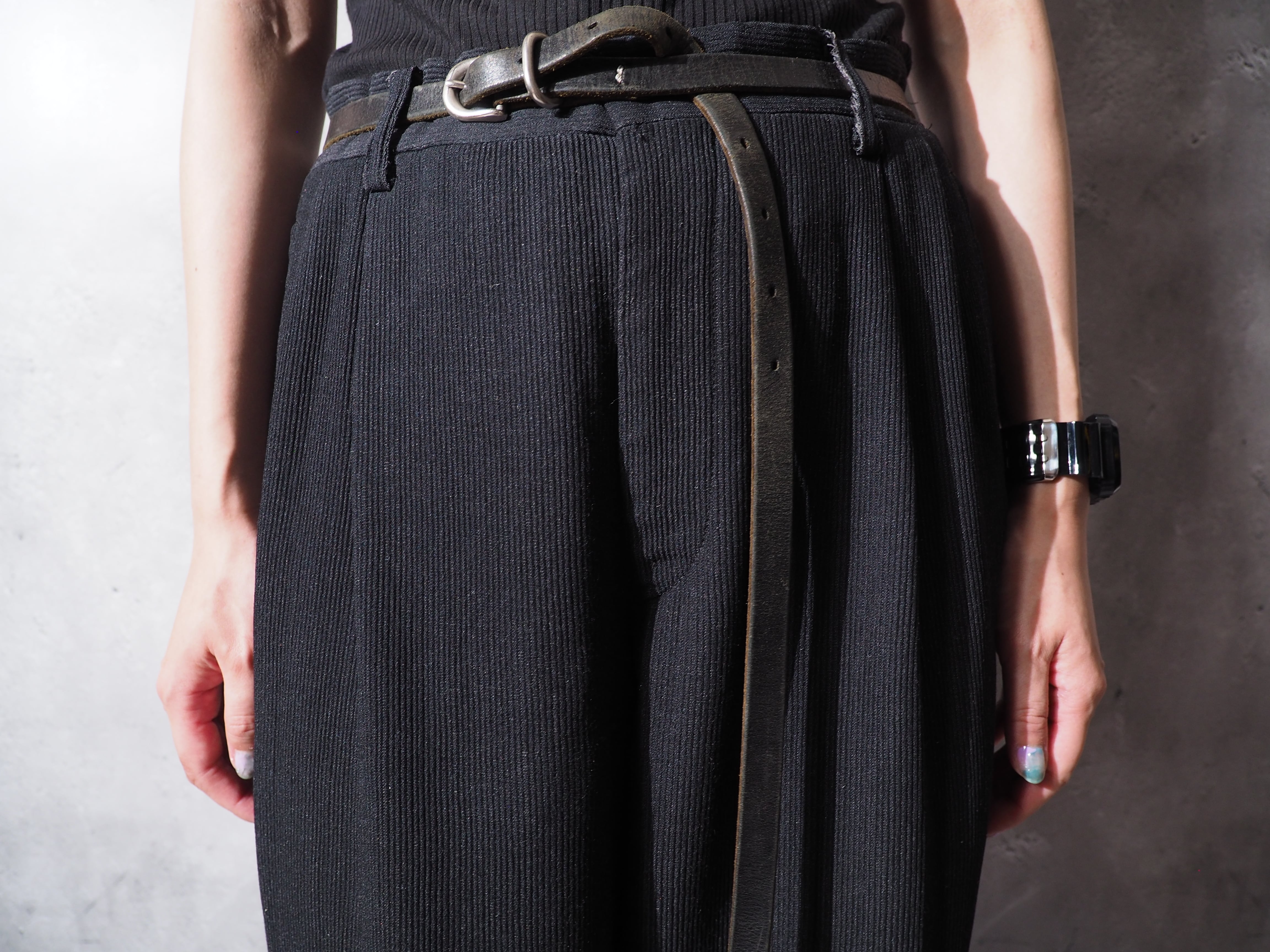 ” ISSEY MIYAKE MEN ” pleats line design two tuck dark gray slacks pants