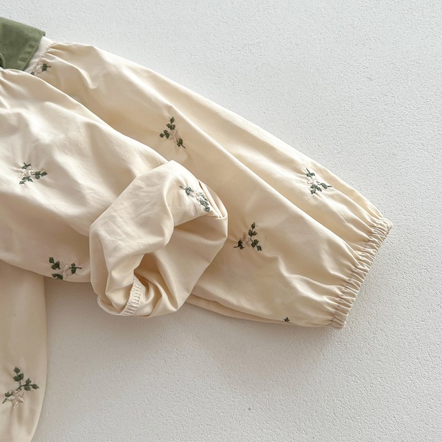 【取り寄せ8-14日】丸襟モスグリーン刺繍ロンパース