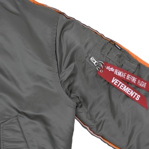 【VETEMENTS】BOMBER WITH ATTACHED HOOD