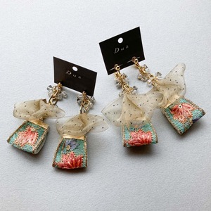 インド刺繍リボン×ドットオーガンジータッセルの〈ピアス/イヤリング〉