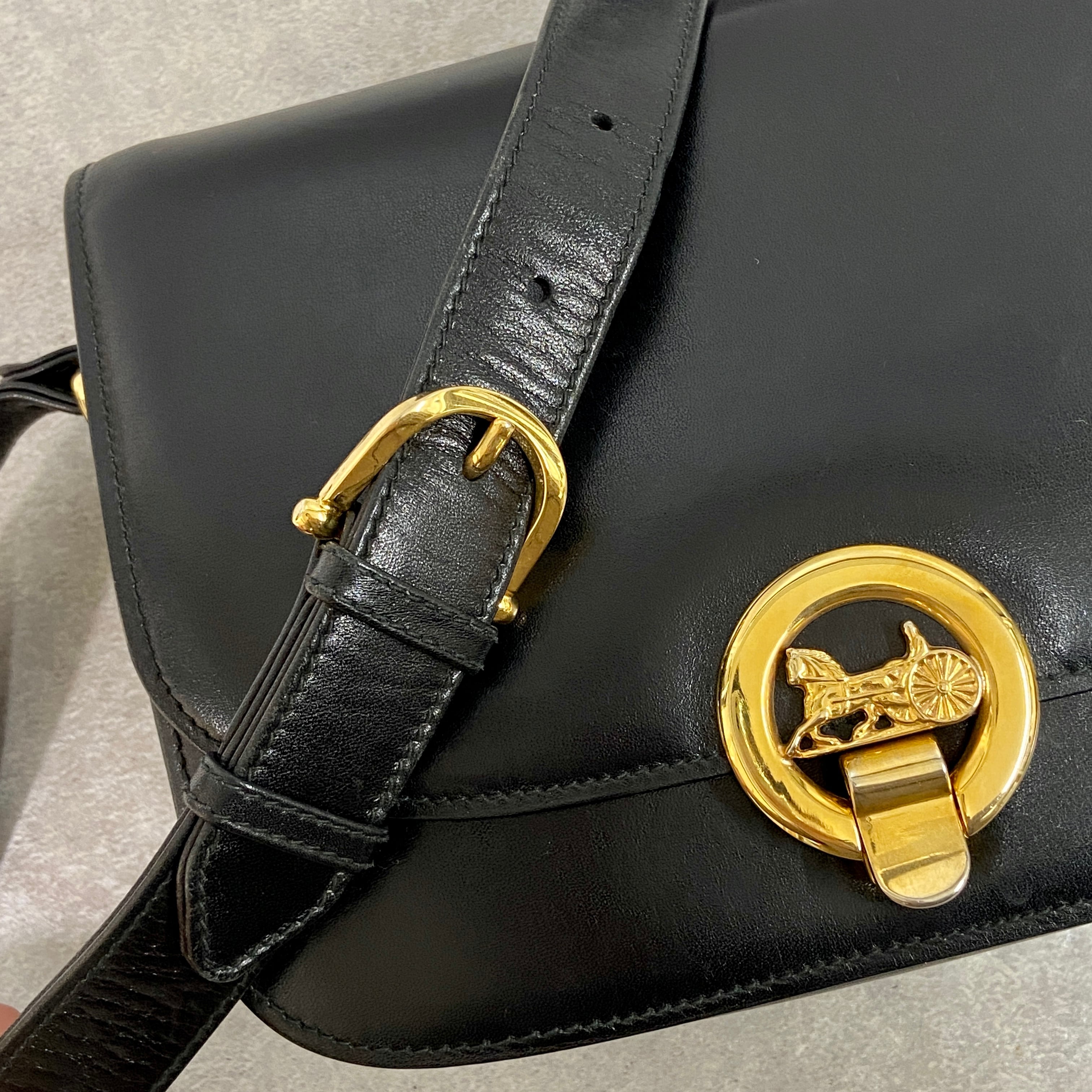 CELINE セリーヌ 馬車金具 ショルダーバッグ レザー ブラック