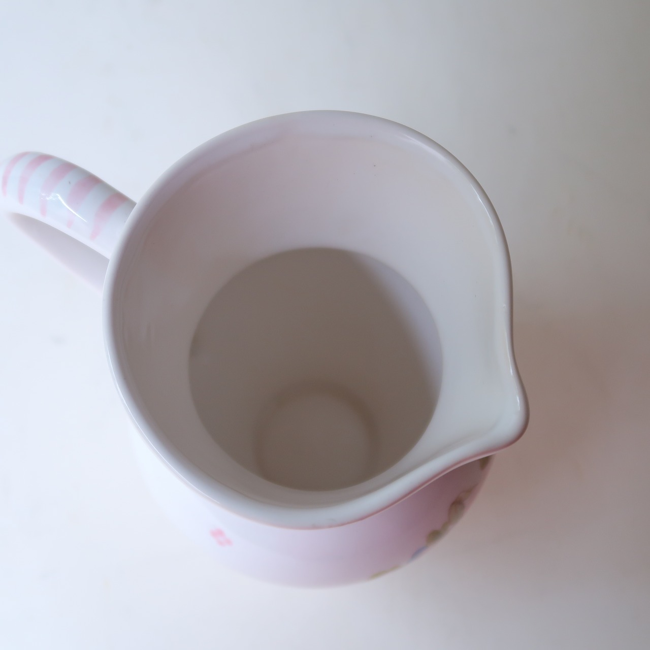 ピンクのお花の水差し