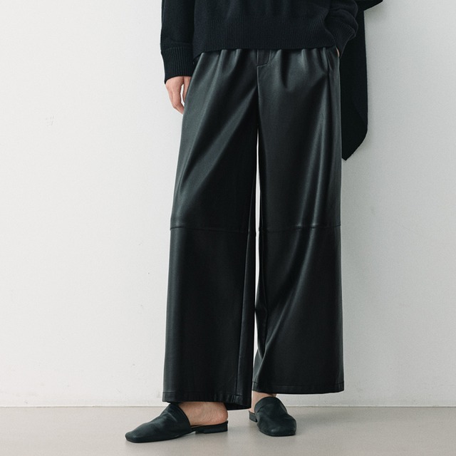 フェイクレザー ストレートパンツ　  M00028