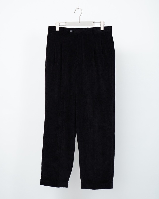 baggy silhouette velour tuck slacks