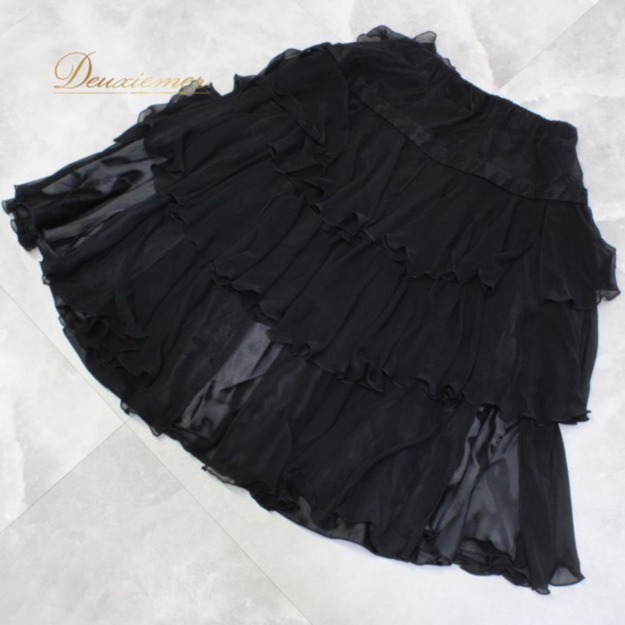 社交ダンス 衣装 スタンダード スカート レッスンウェア レディース ブラック系 Fantasy ファンタジー 黒 無地 シンプル フォーマル 練習着 ロングスカート ティアードスカート フリル スカートのみ スタンダード用 スカート丈 3段フリル フレア 上品 モノトーン 衣装練習 ダンスレッスン ダンス衣装 婚活 パーティー フォーマル練習 黒スカート ブラック フリーサイズ感 ポリエステル素材 伸縮性あり しわになりにくい 動きやすい ラテンダンスではない スカート フリル重ね 社交ダンス女子