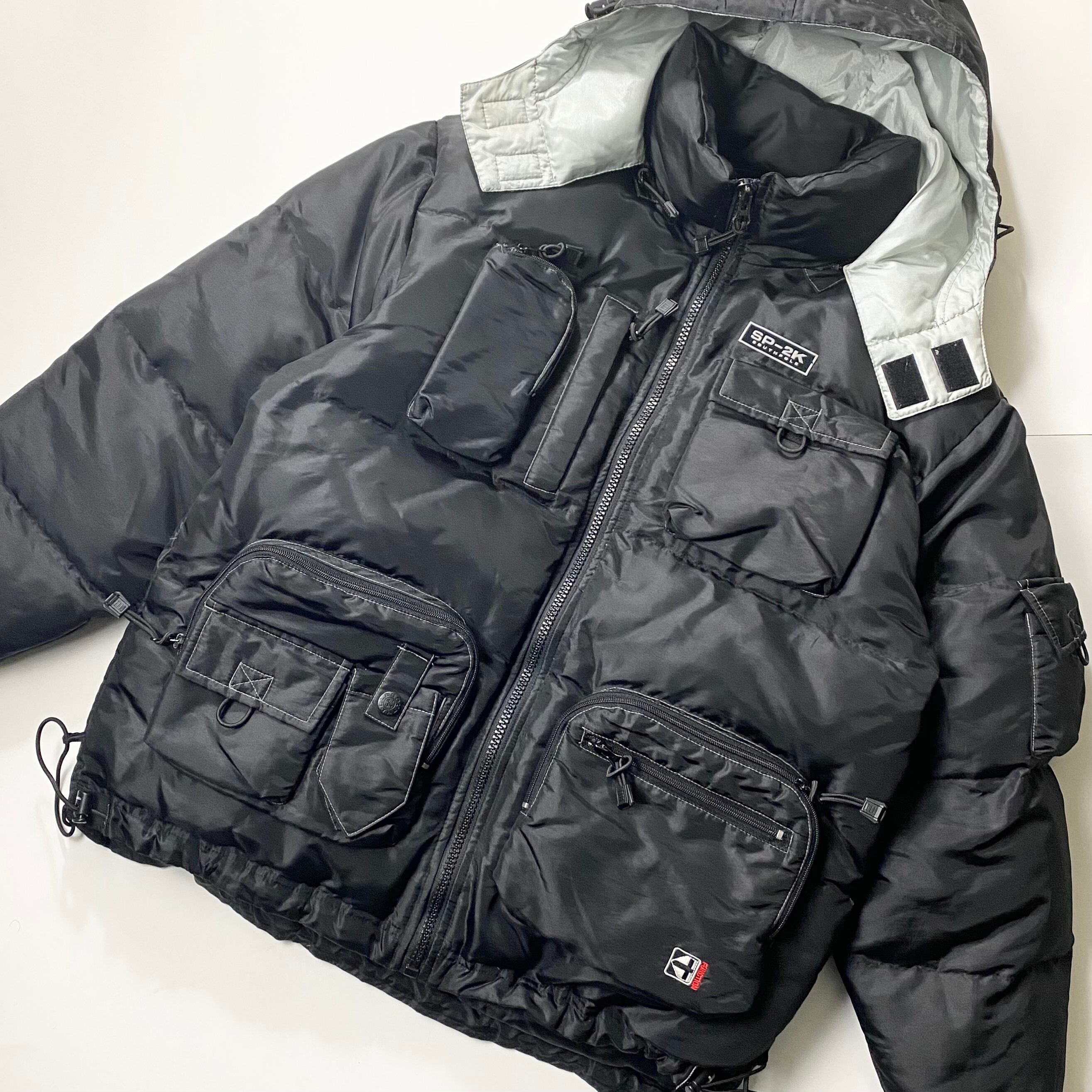 SOUTH POLE asymmetrical pockets down jacket | NOIR ONLINE
