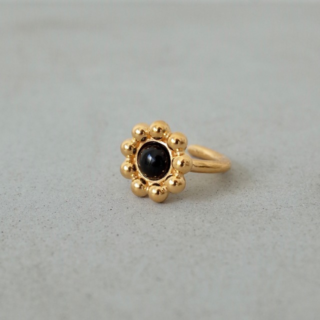 Flower Onyx Ear Cuff (Gold) [WM-RG134]