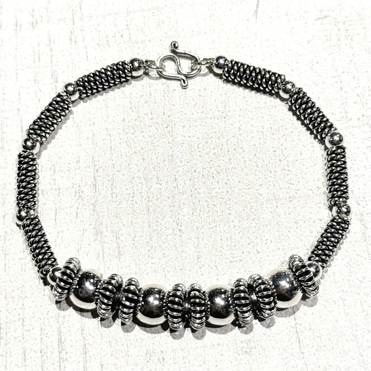 DECORATIVE BEAD AND TEXTURED COIL BRACELET-SILVER925-コイルブレスレット DECORATIVE BEAD AND TEXTURED COIL BRACELET-SILVER925-コイル