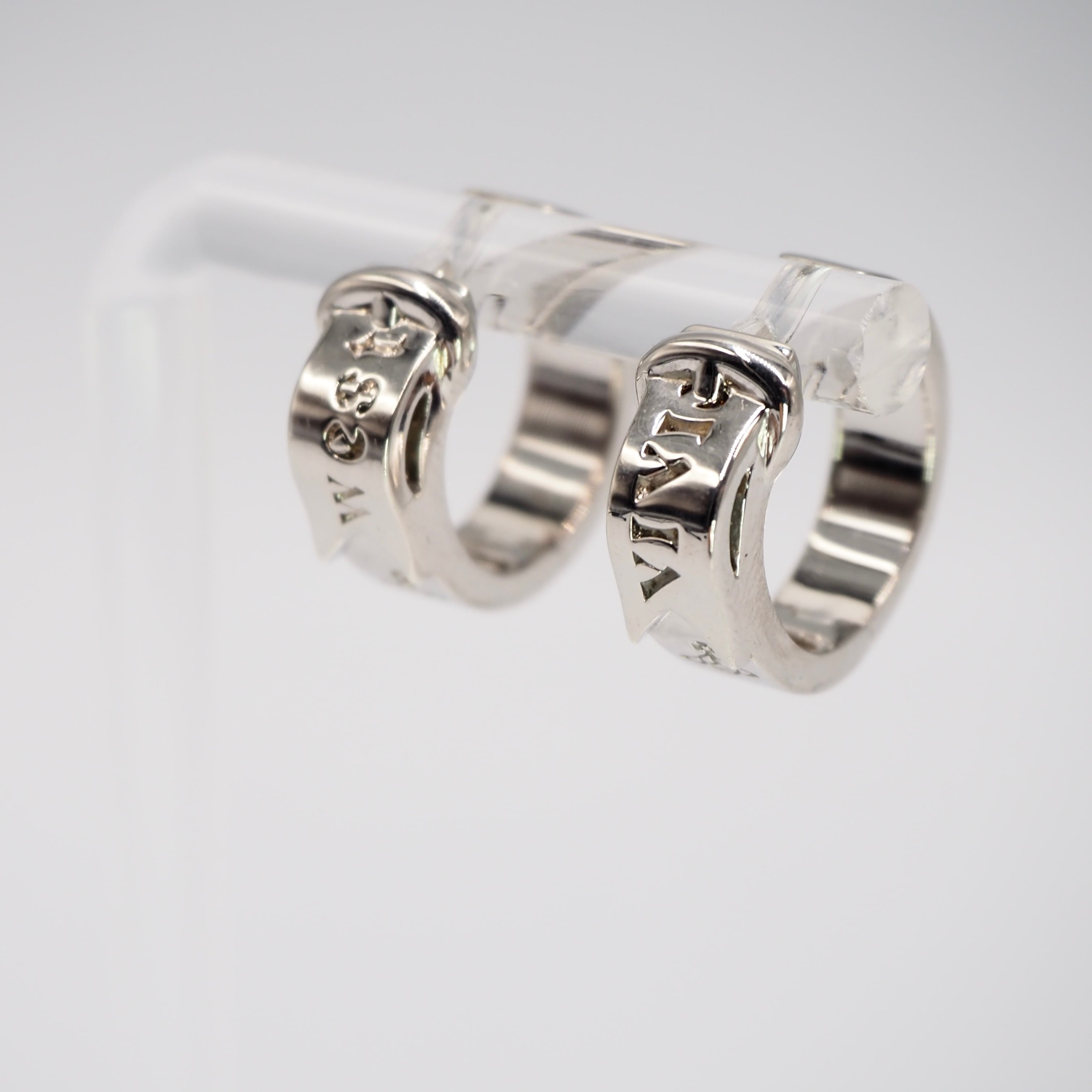 Vivienne Westwood BOBBY シルバーフープピアス Vivienne Westwood BOBBYフープピアス ブラス ヴィヴィアンウエスト