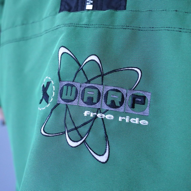 "black×green" bi-color over silhouette gimmick design anorak parka