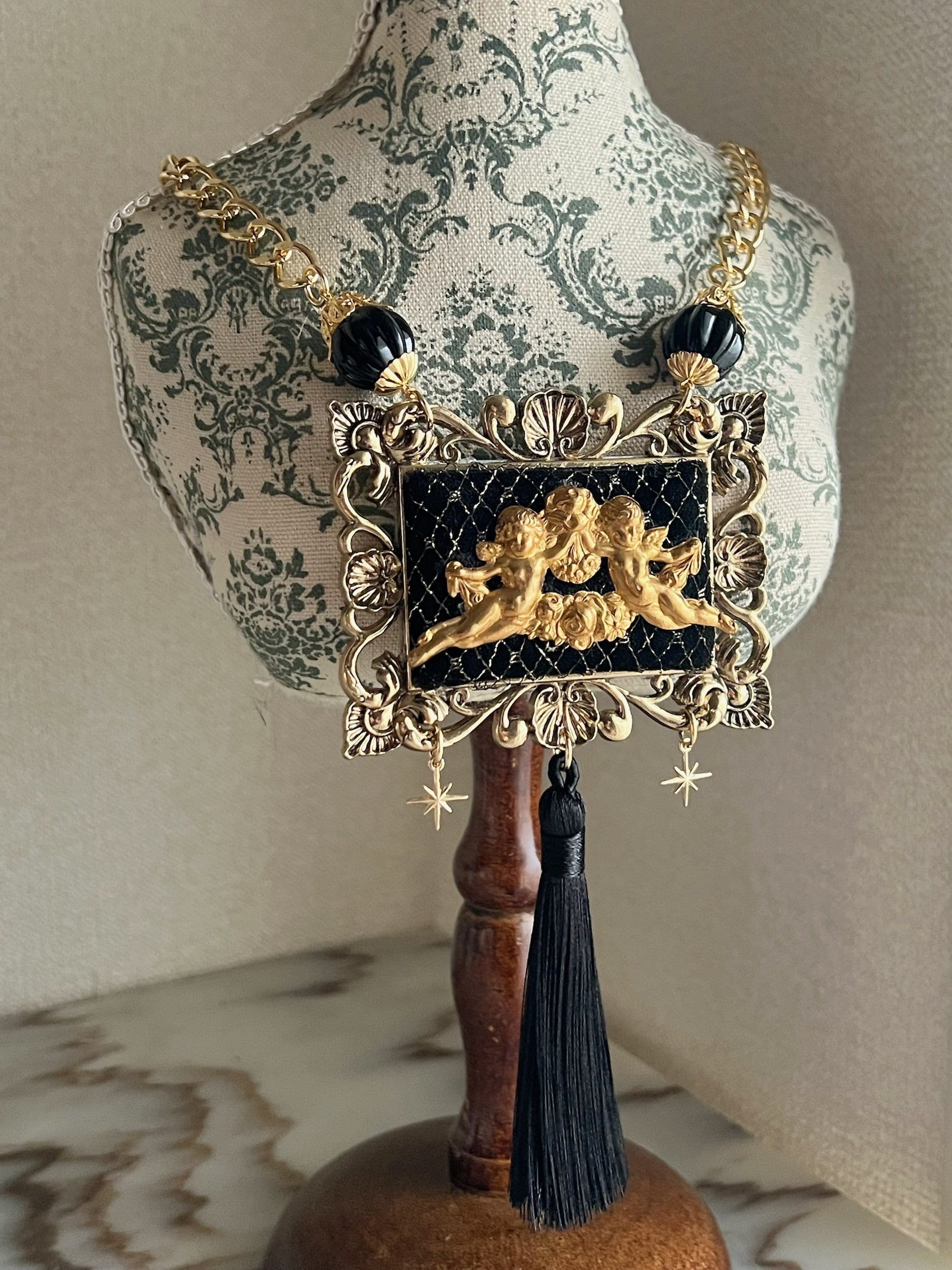 黒いファーボンネット“ Fée noire” | Luxmira