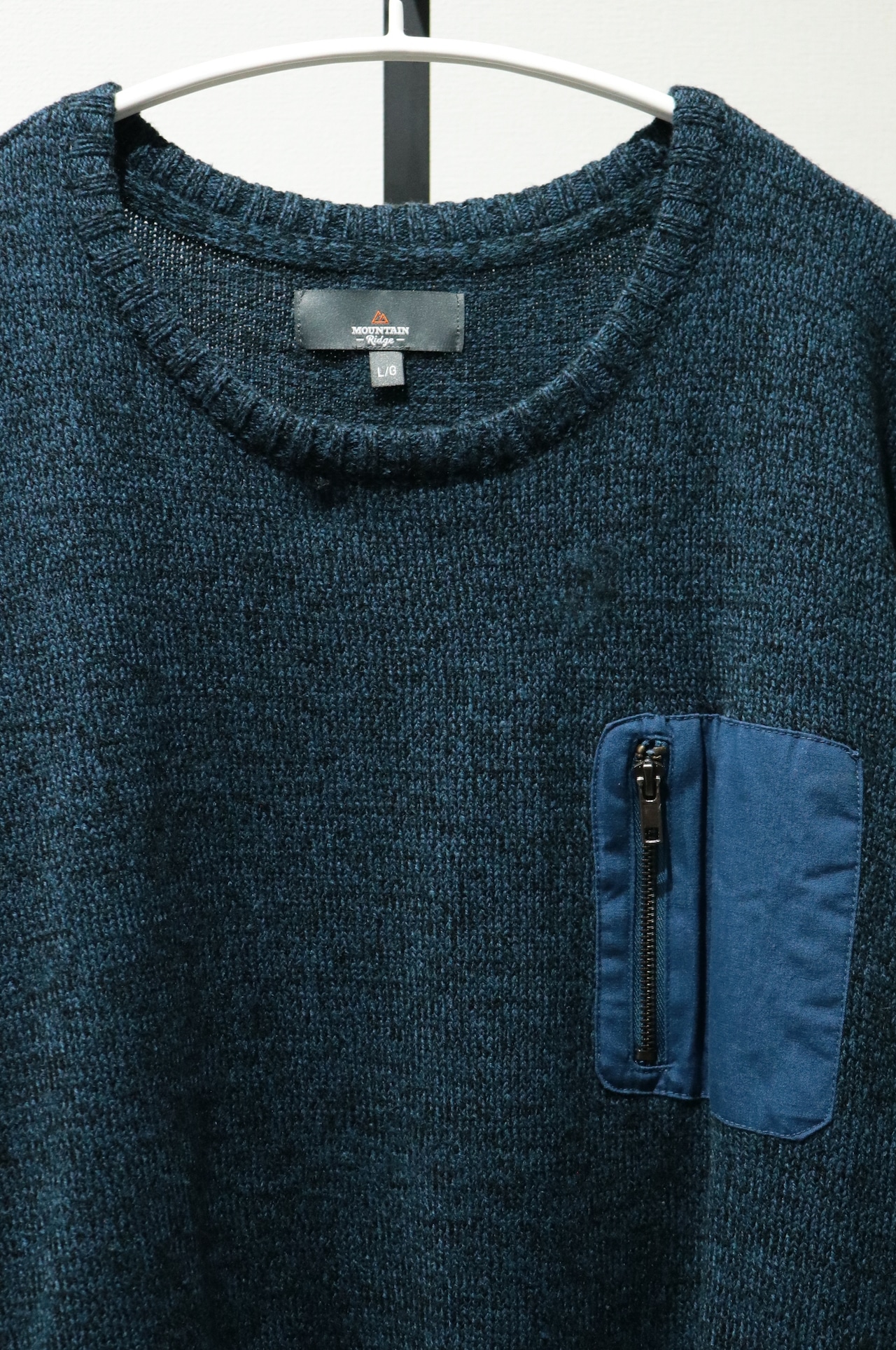 Mountain Ridge Pocket design knit sweater