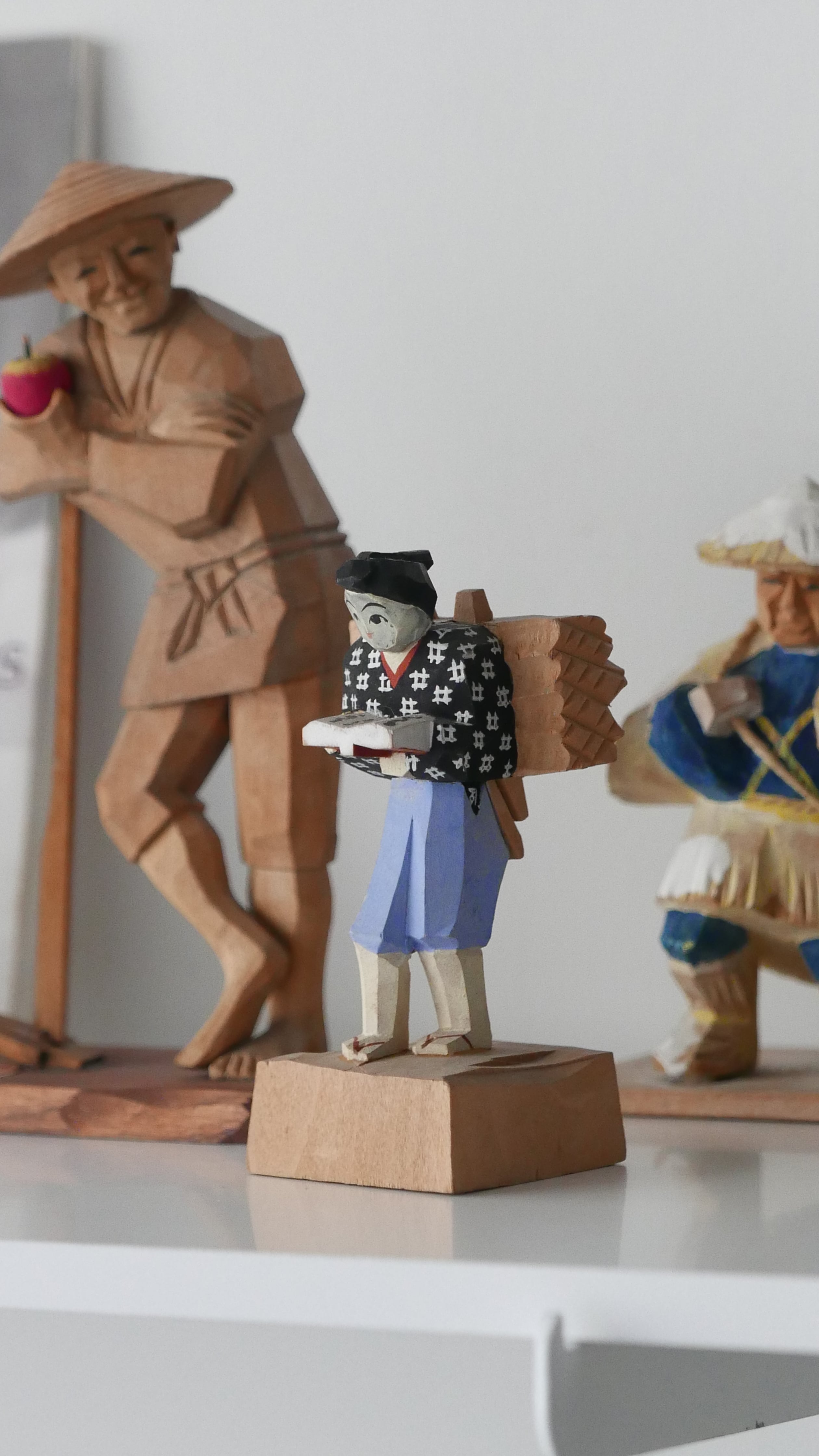 old japan wood carving " 二宮金次郎 " painted