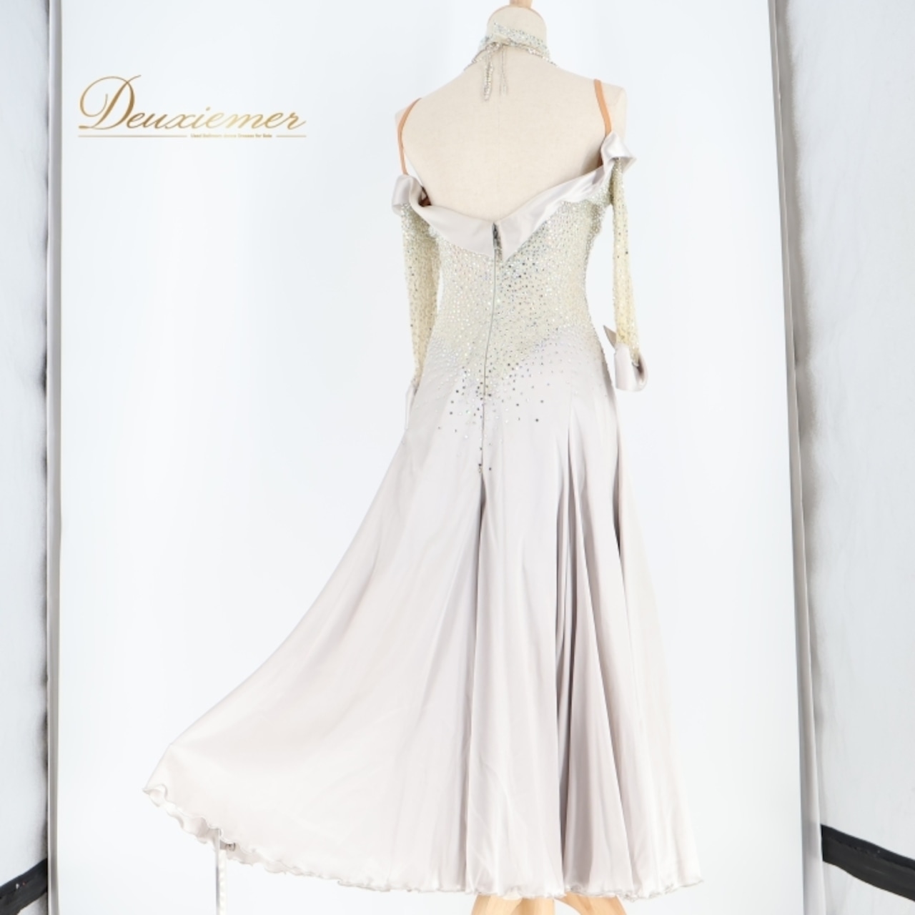 社交ダンス 衣装 スタンダードドレス ワンピース ドレス スタンダード 灰 デモ 競技 ダンス パーティ 発表会 綺麗 グレイ系 明るめグレー おしゃれ デザイン スタイル シンプル エレガント レディースドレス フォーマル パーティードレス 大人用