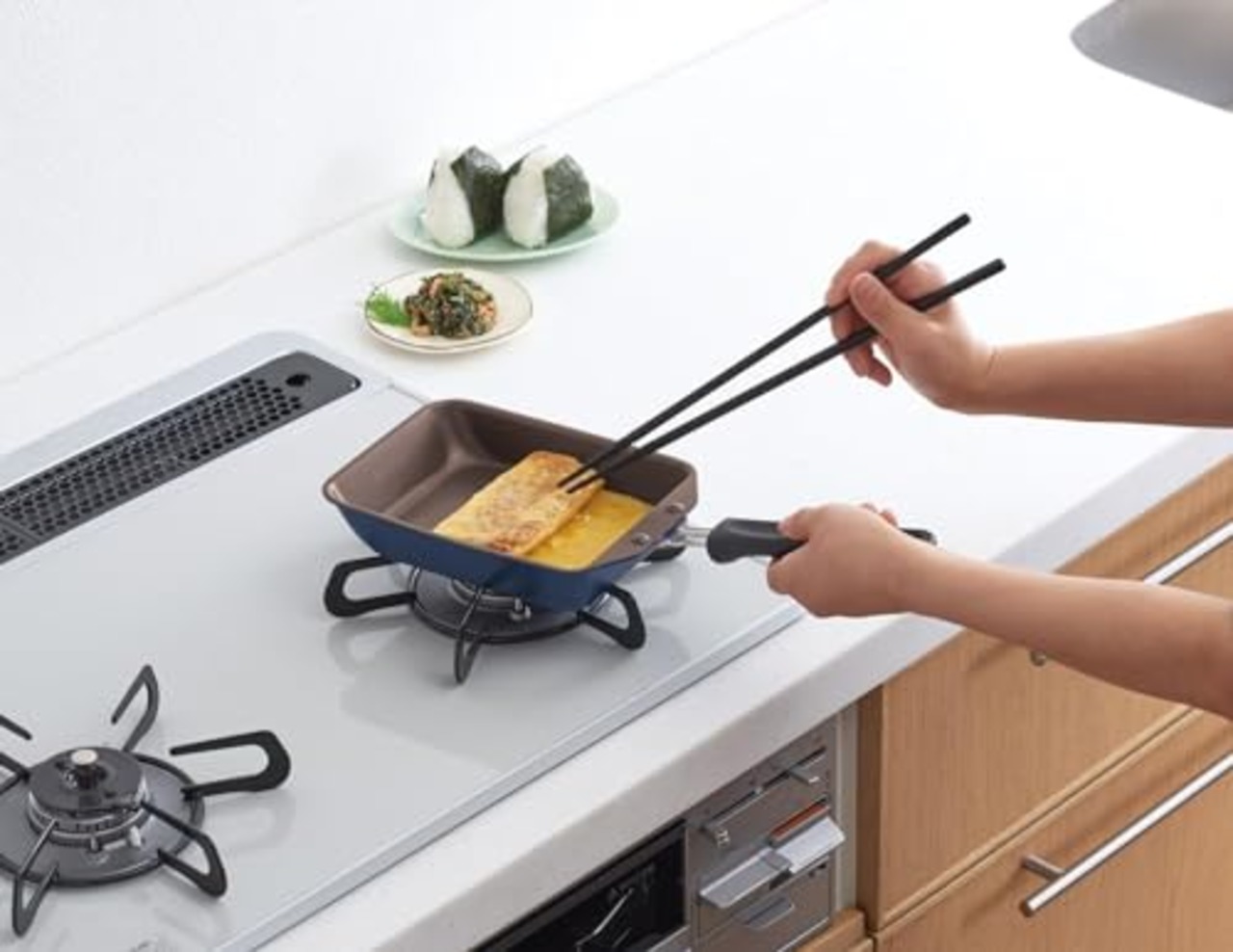 サーモス デュラブルシリーズ 玉子焼きフライパン 13cm ネイビー ガス火専用 焦げつきにくい 耐久性コーティング PFOA PFOS不使用 片手で軽々持てる 軽量モデル KFI-013E NVY