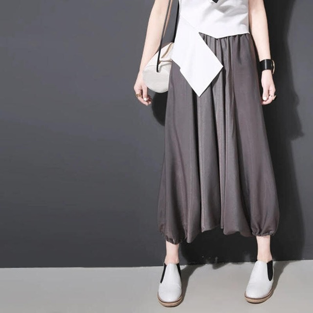 パンツ ボトムス ワイドレッグパンツ カジュアルパンツ ドレープ ワイドパンツ ウエストゴム ハイウエスト ルーズ ゆったり かわいい 大人可愛い きれいめ 大人 上品 おしゃれ お洒落 大人可愛い 大人女子 こなれ感 カジュアル クール シック モダン フェミニン レトロ 主役級 存在感 とろみ感 抜け感 20代 30代 夏 レディース 女性用 お出かけ 女子会 デート 旅行 休日 普段使い 韓国 ファッション トレンド 流行 美スタイル 楽チン インスタ映え 脚長 美脚 ワンサイズ グレー ブラック