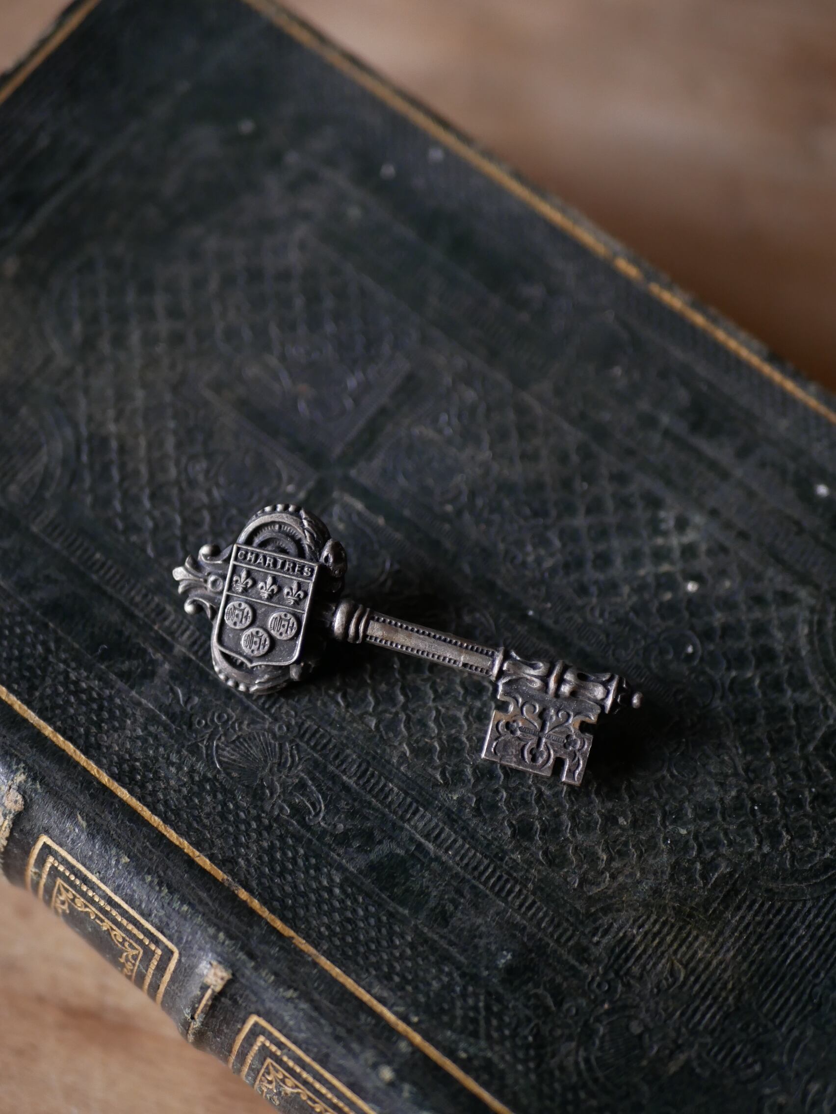 鍵の形 ヴィンテージブローチ フランスヴィンテージ ブロカントのある暮らし