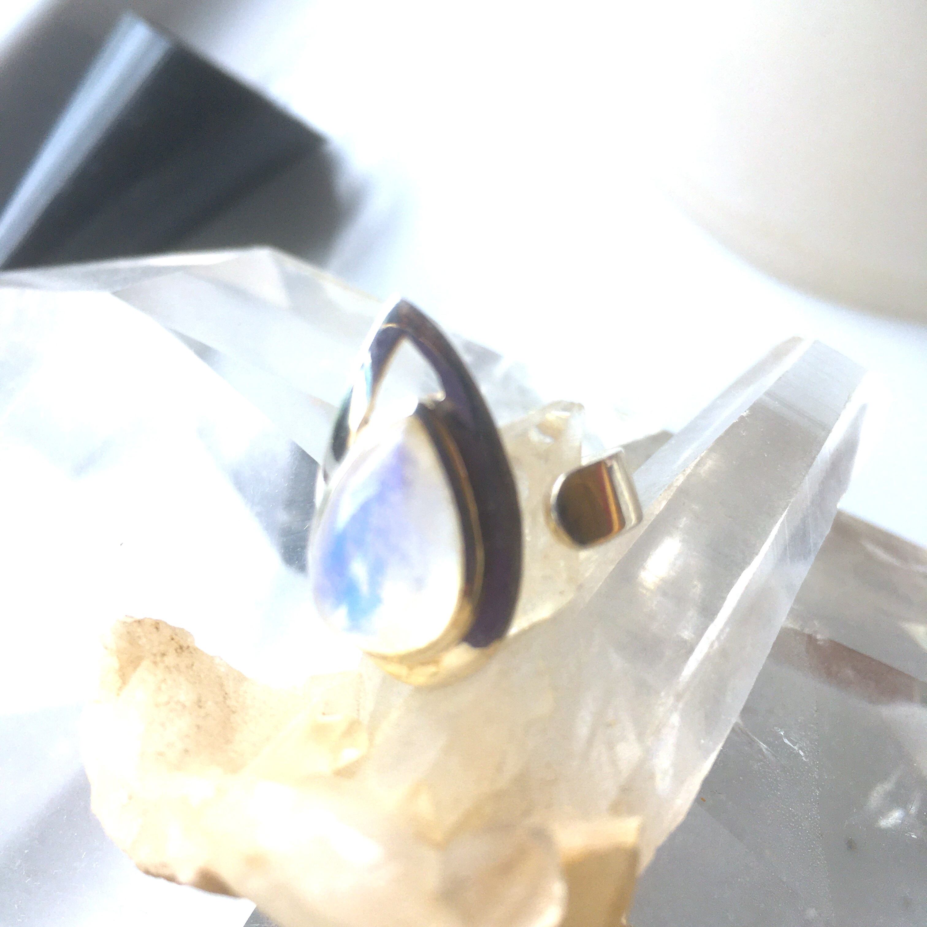【SV925】✦6月の誕生石✦⋆.·レインボームーンストーンリング⋆.·Luna 月雫 .·✦