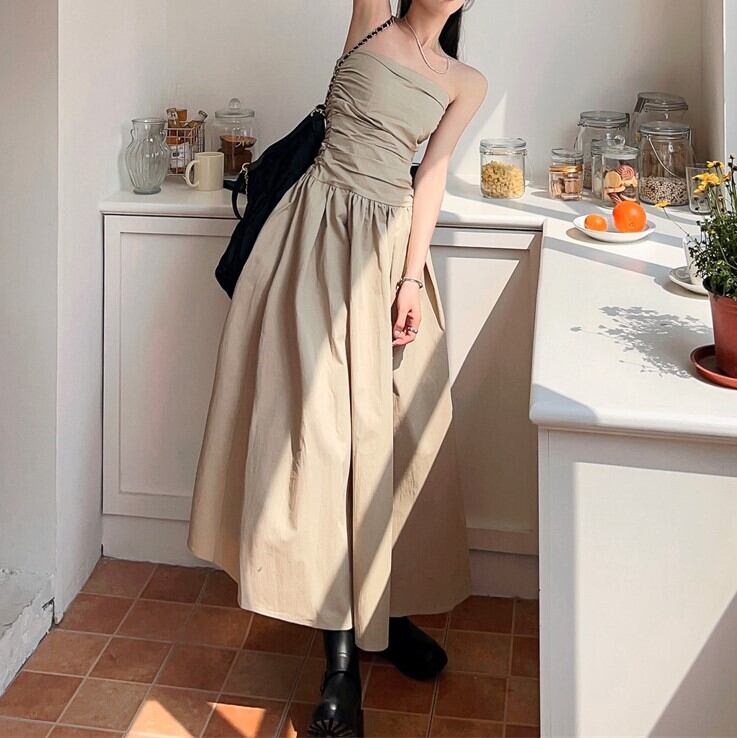 ワンピース レディース 2色 チューブトップ ロングワンピース オフショルダー オフショル フレア かわいい 大人可愛い きれいめ カジュアル 上品 エレガント おしゃれ お洒落 セクシー こなれ感 ロマンチック 抜け感 華やか 主役級 存在感 無地 OL 通勤 デート お出かけ パーティー イベント リゾート S M ベージュ ホワイト 白 夏 10代 20代 30代 40代 韓国 韓国系 着回し 体型カバー ファッション コーデ モテ トレンド 流行 インスタ映え インスタ 送料無料