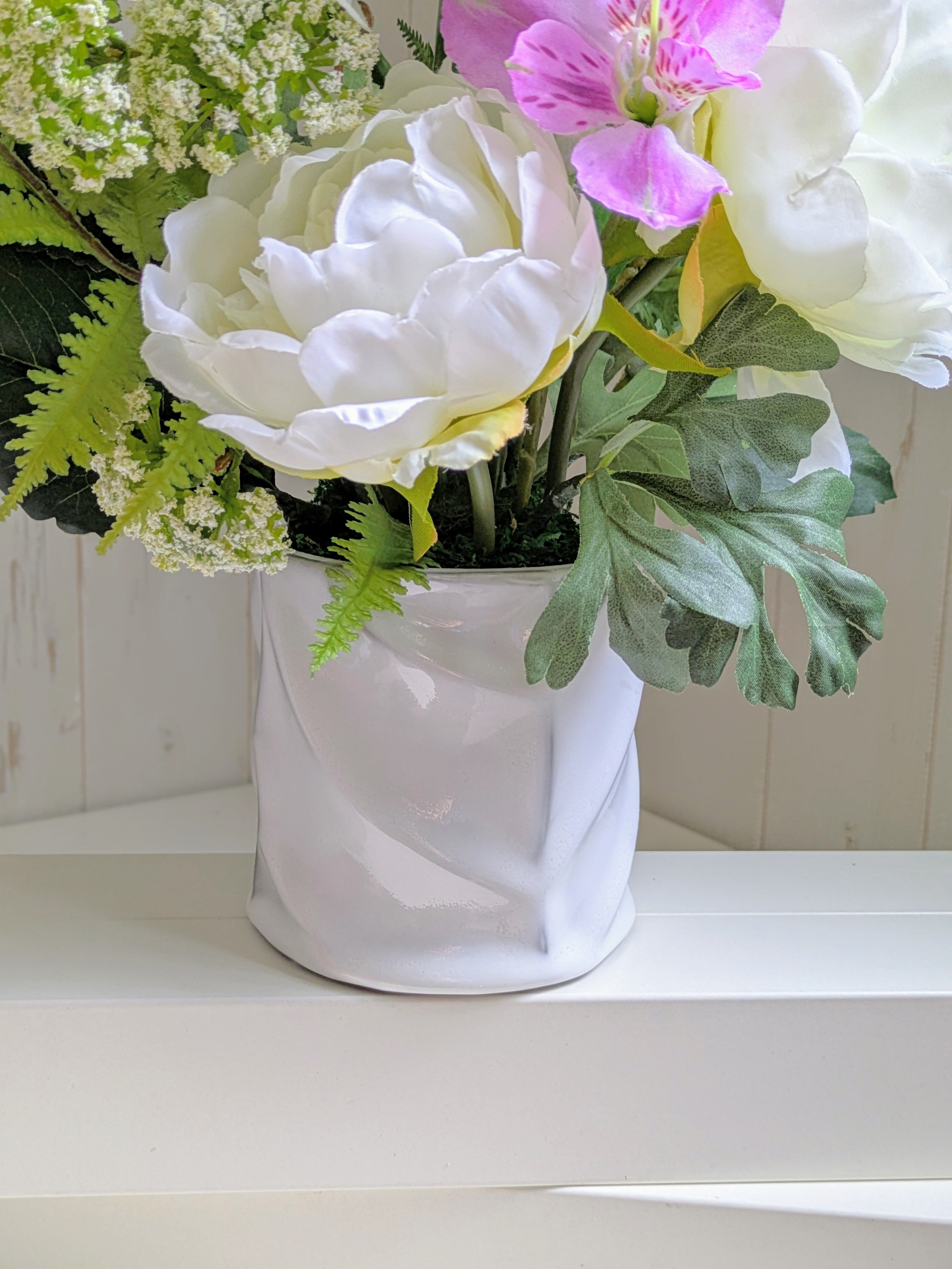 ホワイトグリーンダリア、ストレチアアレンジメント | Flower Art Shop