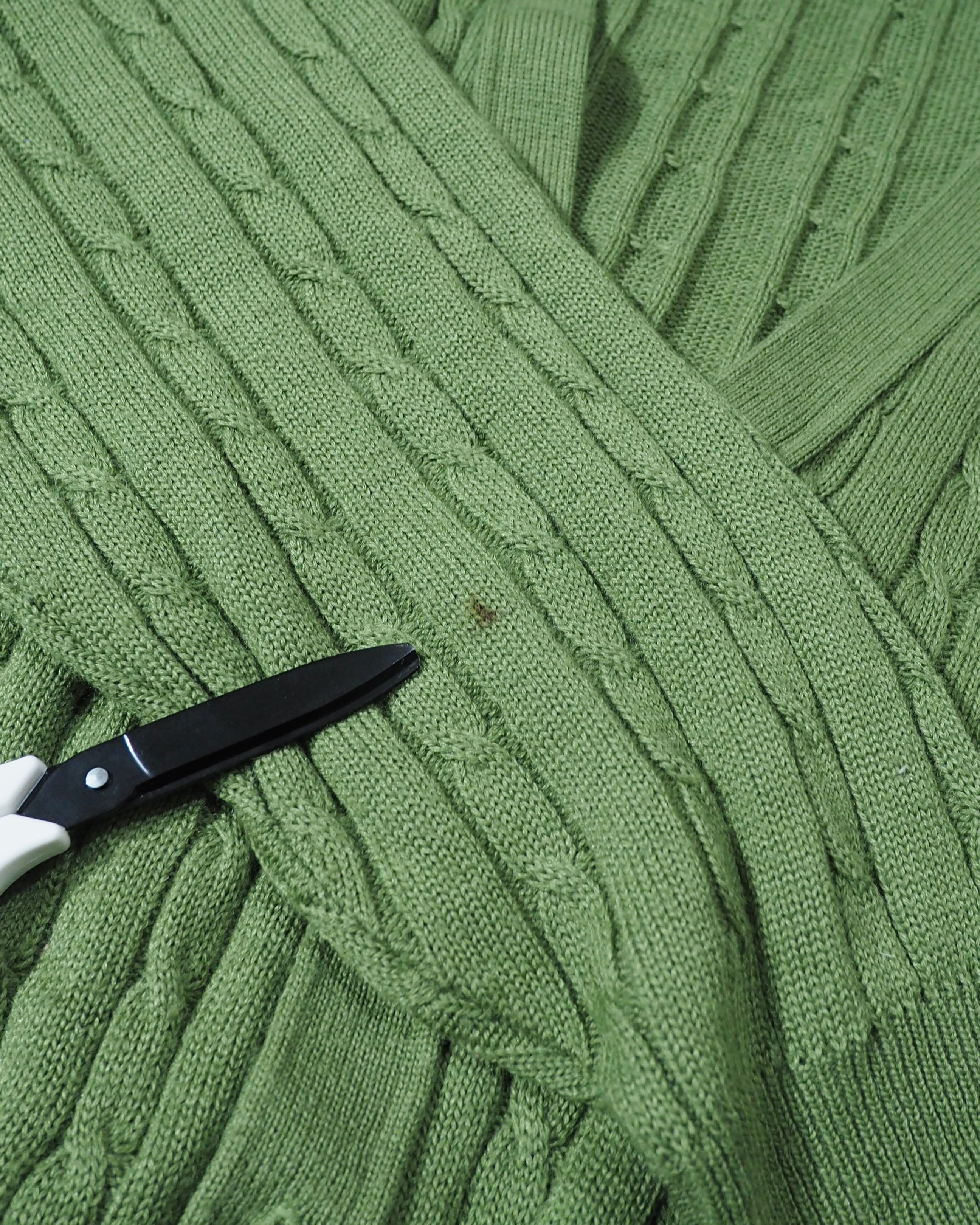 1990s ” VONANZA ” Beautiful Light green Color vintage loose knit Cardigan