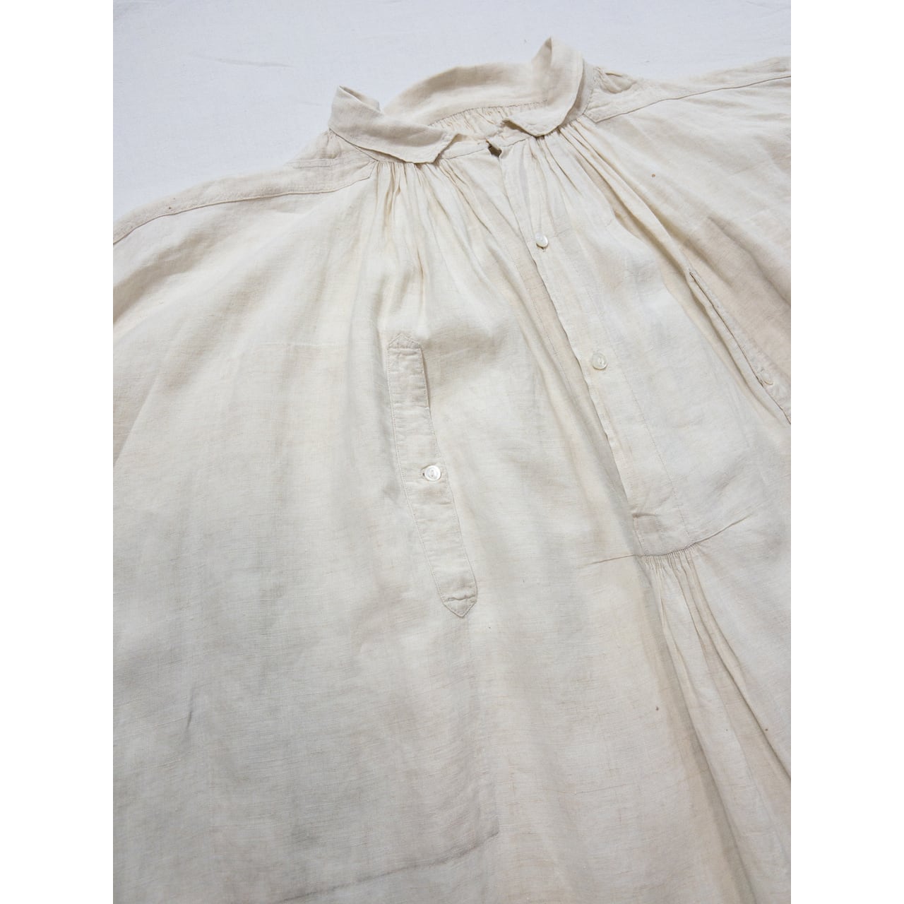 【1880s】French Antique White Linen Biaude 1880s】French Antique White Linen Biaude