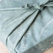 季節の草花で染める "てぃんさぐぬ花"スカーフ　- みどり -