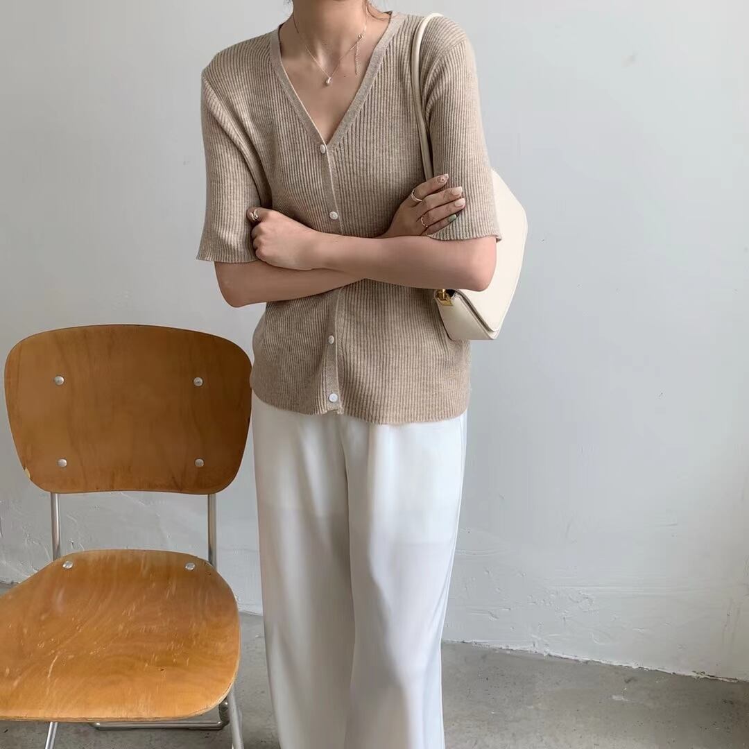 Vネック　シンプルカーディガン　AJ2205-645