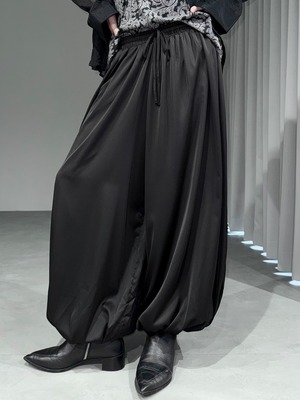 satin drawstring wide balloon pants / black
