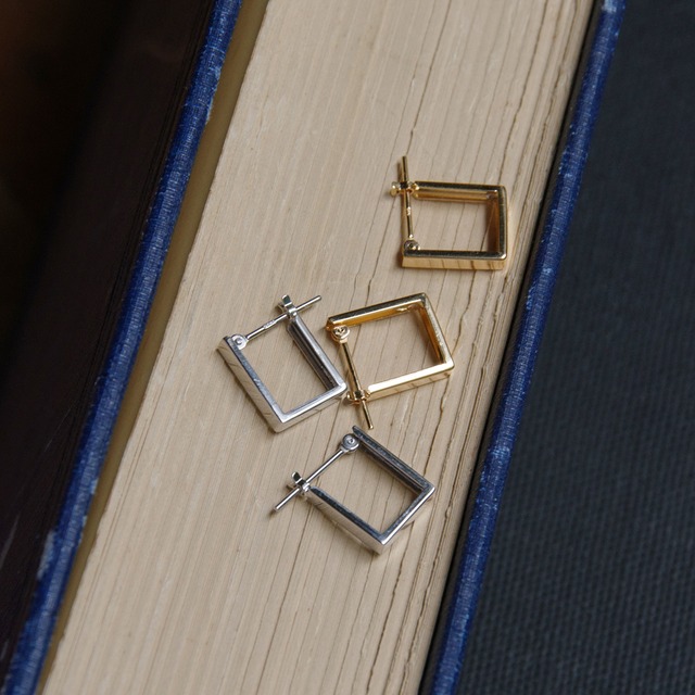 K18ホワイトゴールド レクタングルフープピアス＜Short Type＞【MKW0013P1】