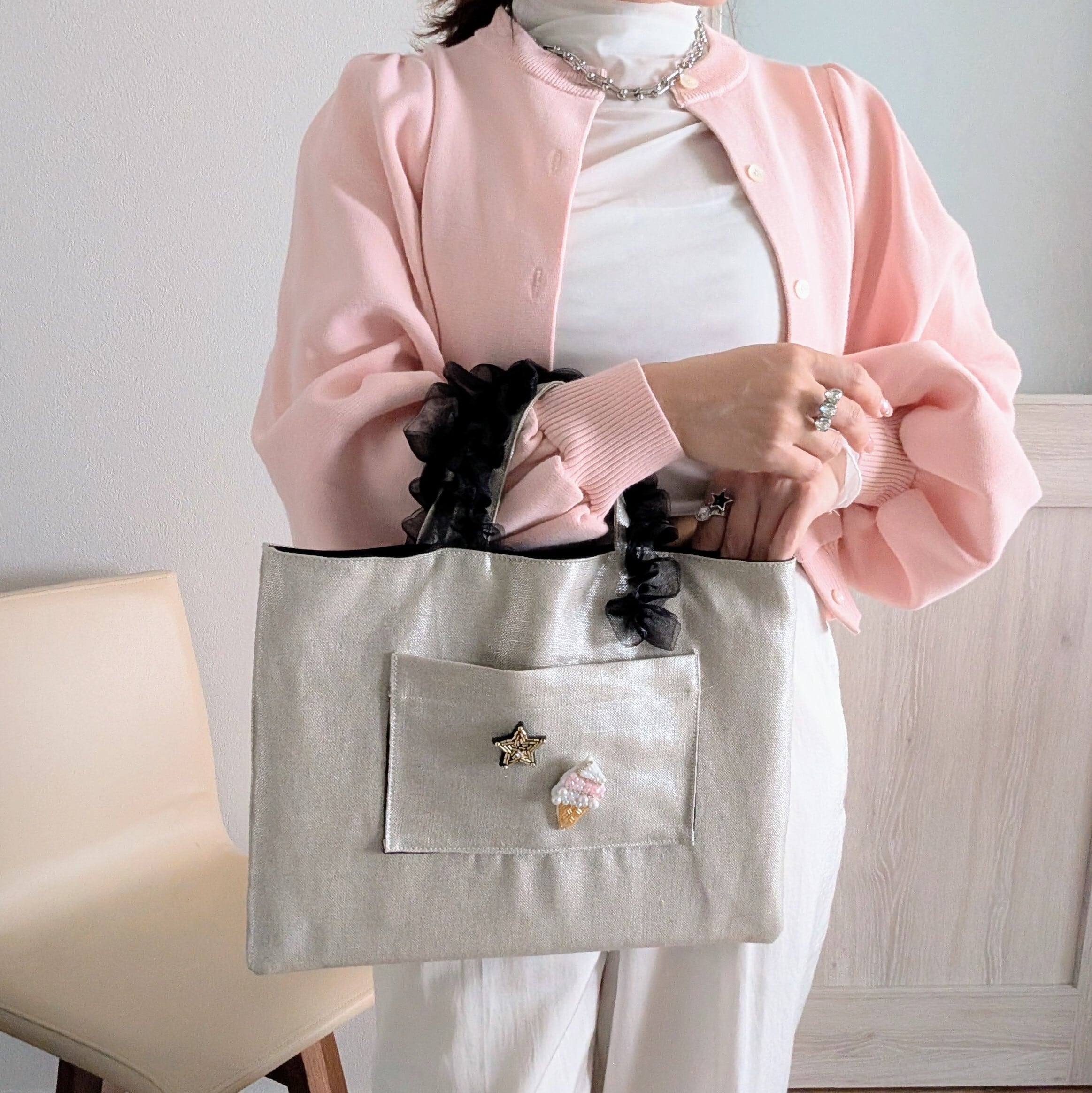 Frilled Metallic silver バッグ【Medium】（ブラック）