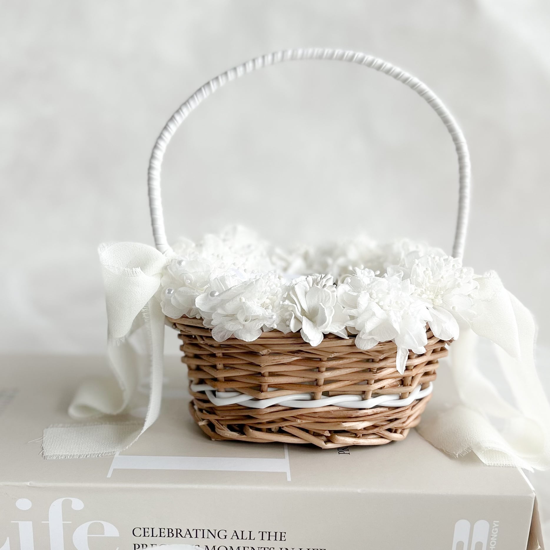 Oval  ring pillow  white basket