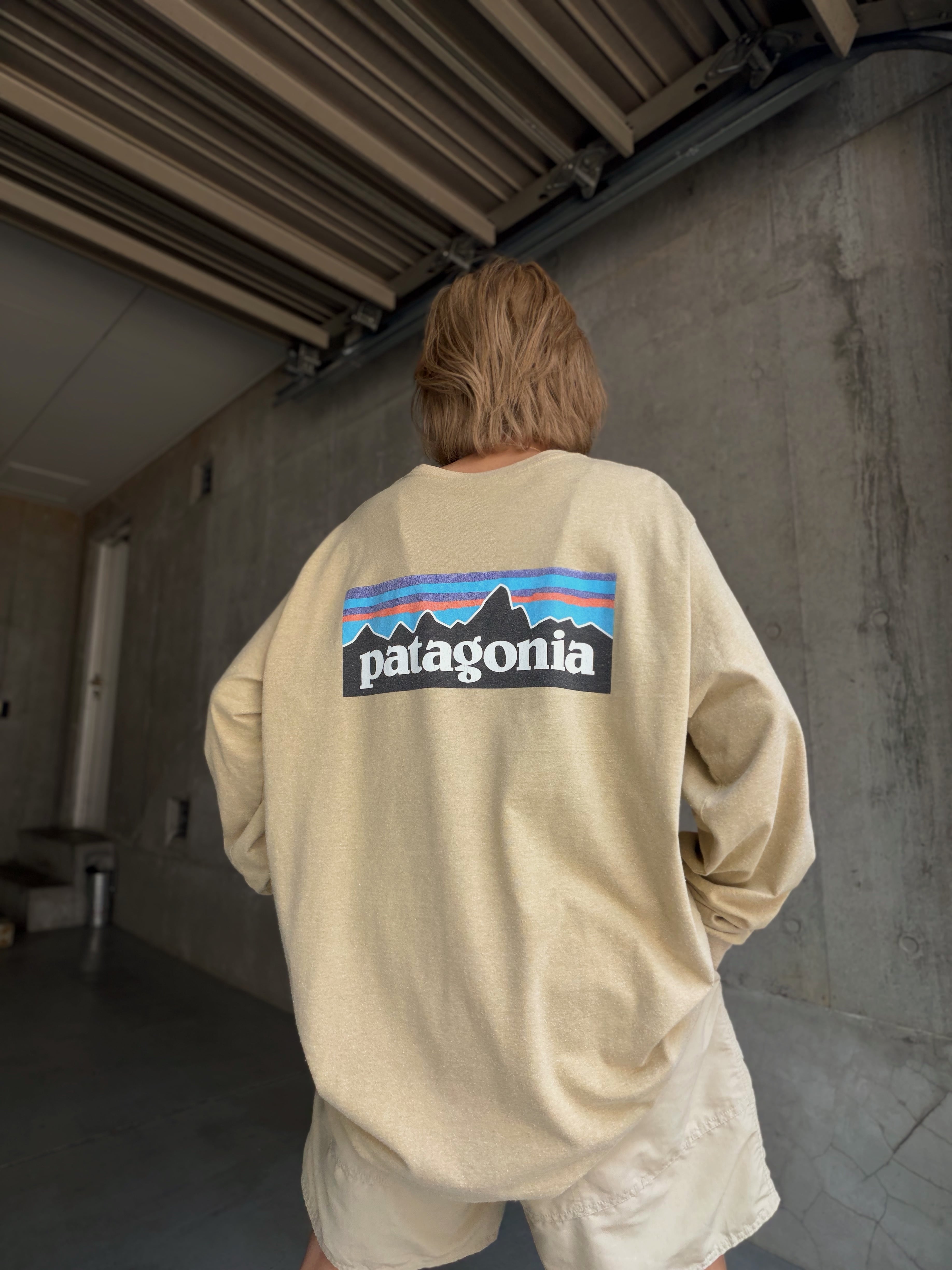 (CS2339)Patagonia P-6 logo responsibili-tee