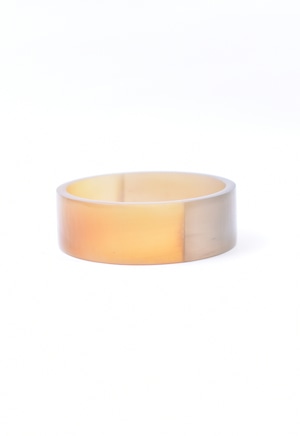 horn bangle / ivory