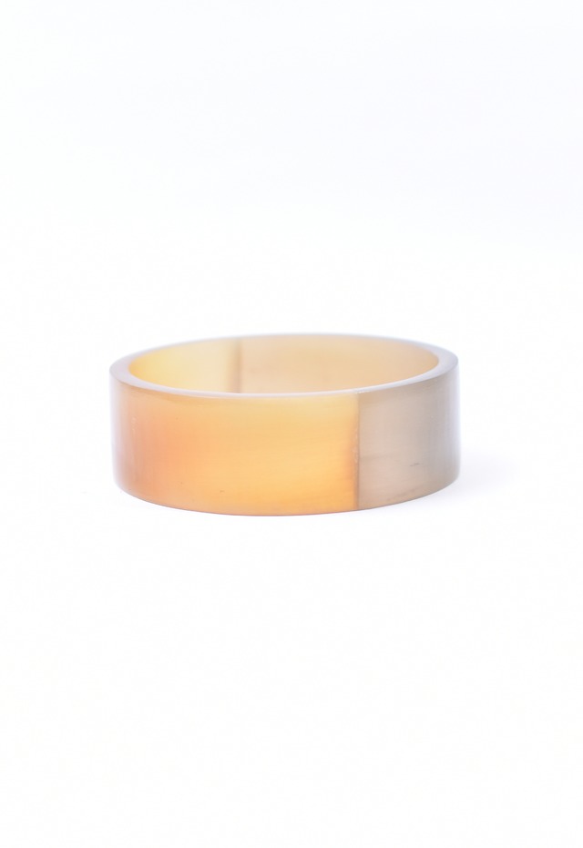 horn bangle / ivory