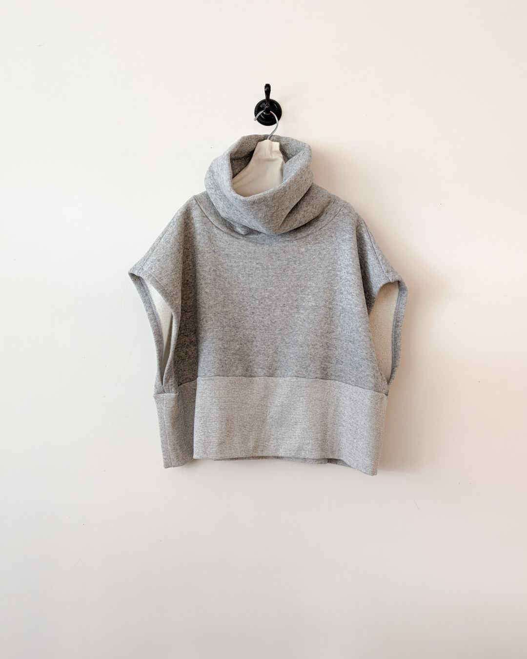 SI-HIRAI HI NECK CAPE GILLET ハイネックケープジレ