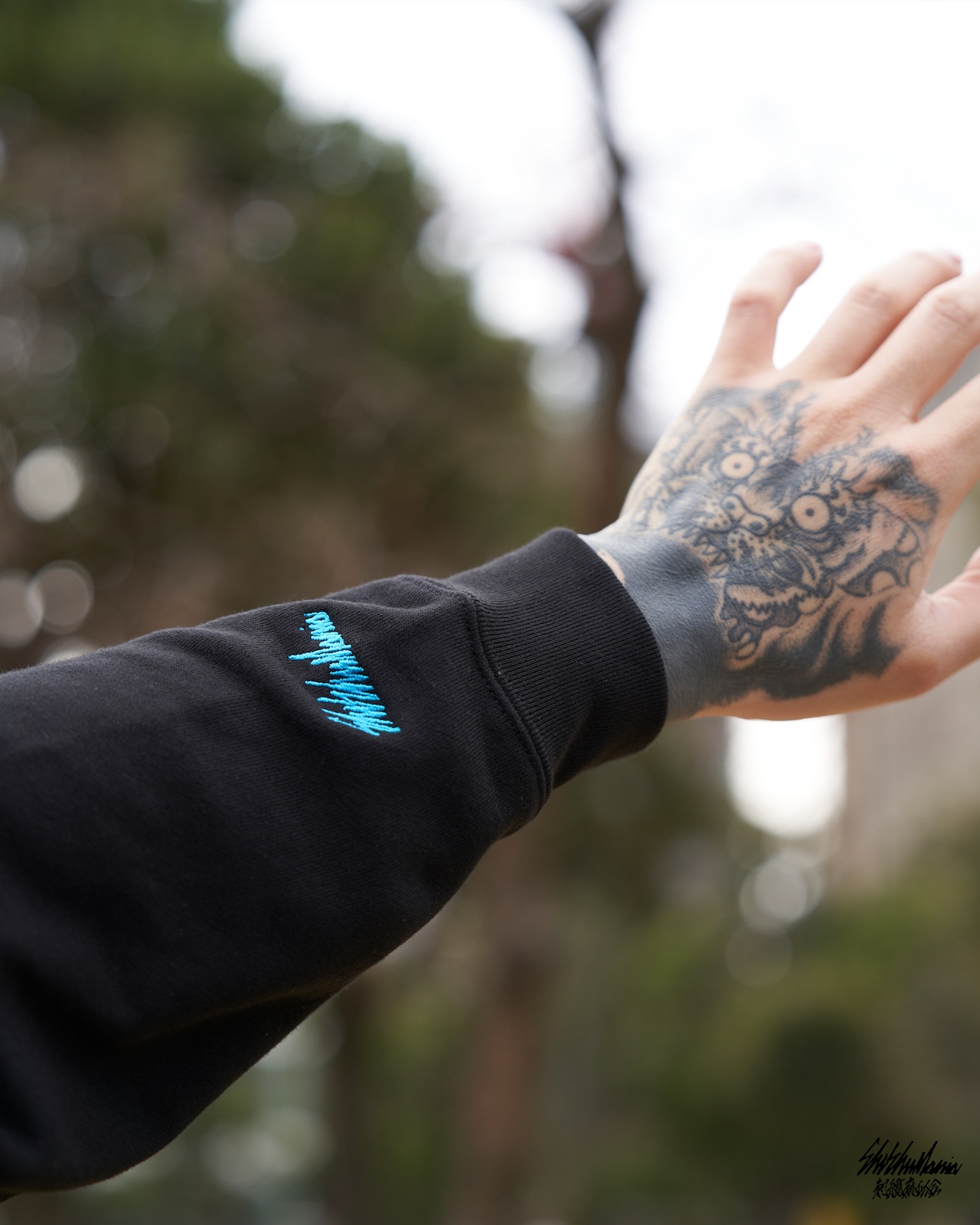 【LIMITED】オーロラカーラータイガーヘッド刺繍ビックシルエットパーカー