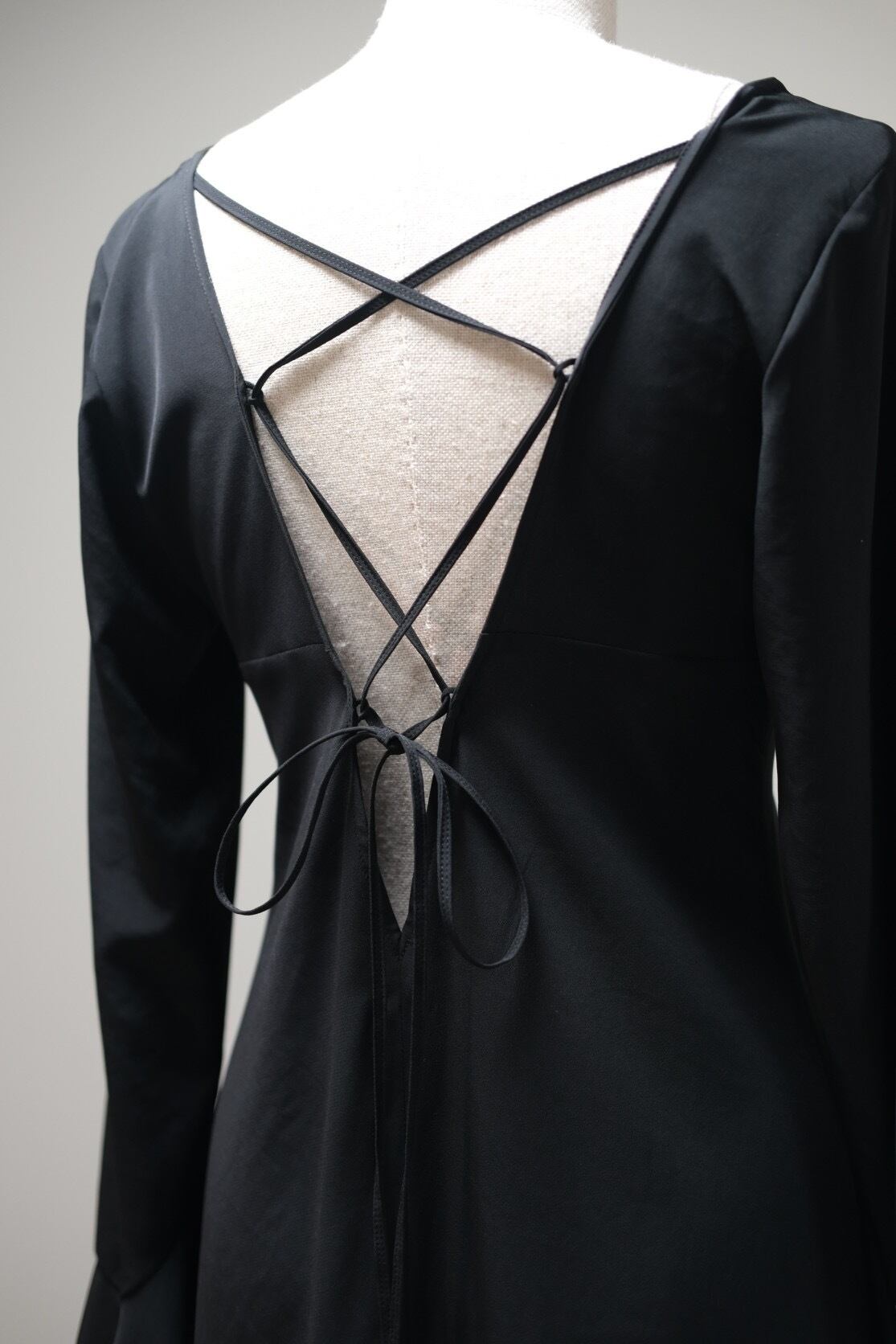 FETICO】RUFFLED-HEM CREPE DRESS | loop