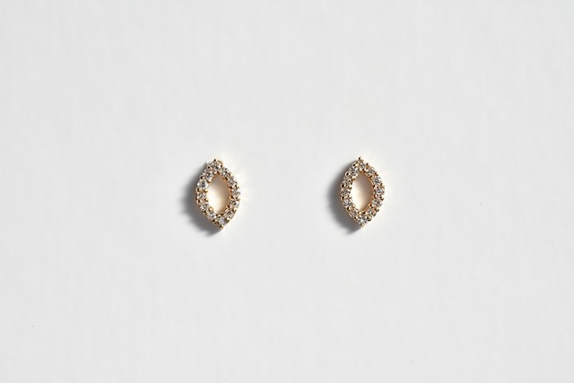 マーキス形ダイヤモンドピアス 0.06ct × 2 / K18YG