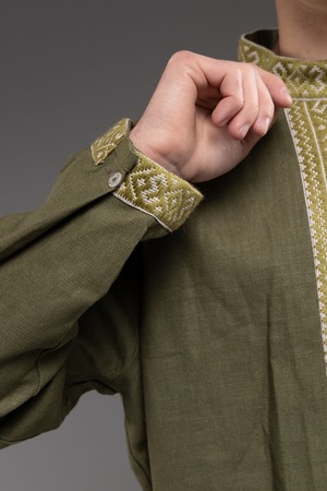 ウクライナ刺繍ヴィシヴァンカ　クロスステッチ手刺繍　XLサイズ　メンズ