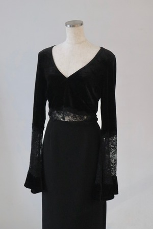 velour lace bell-sleeve crop tops