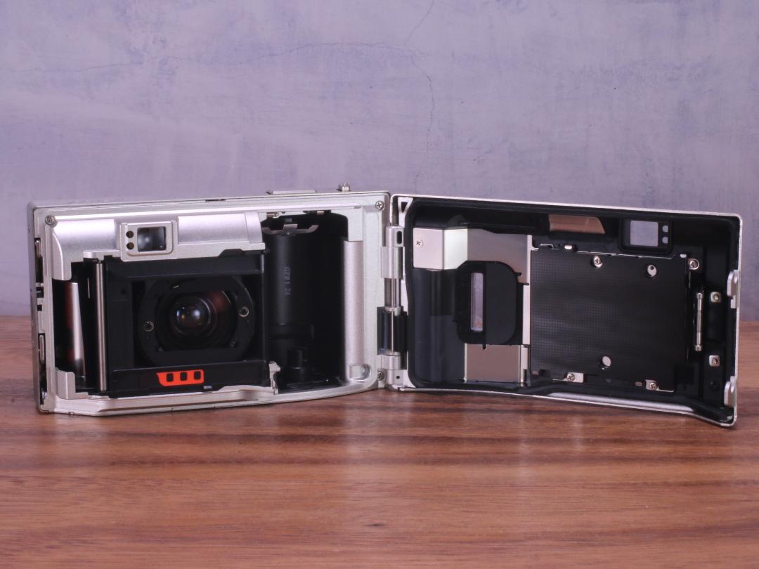 OLYMPUS μ Mju Metal | Totte Me Camera