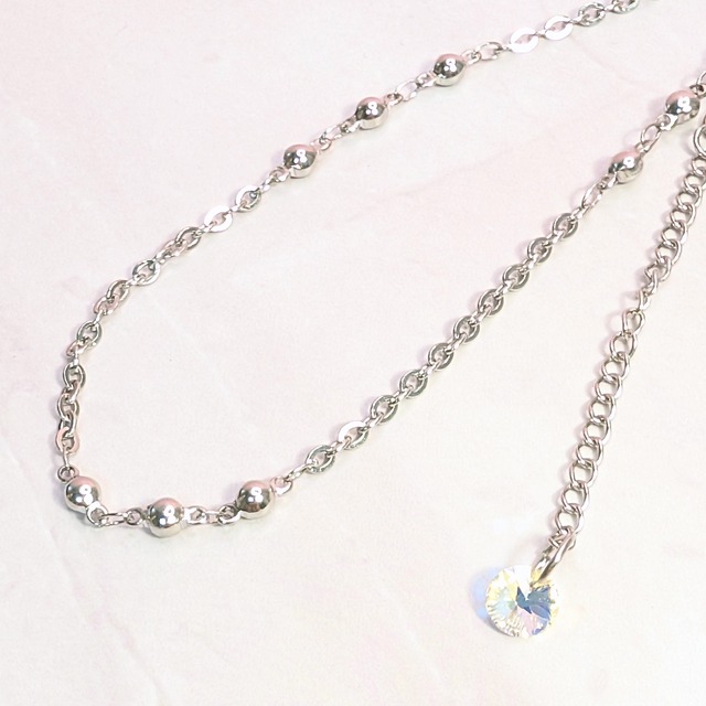 後ろ姿まで美しい デザインチェーンネックレス