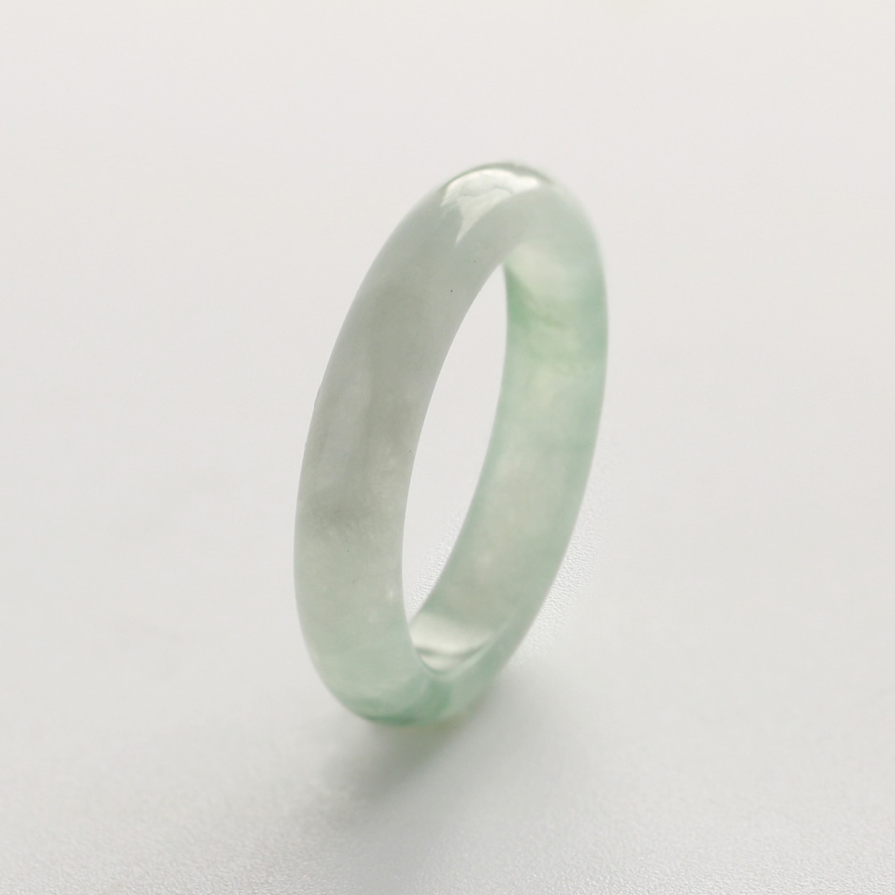 【17号】光が差し込む天然翡翠リング 白翡翠 くり抜き甲丸リング A貨翡翠 jd_rg1480