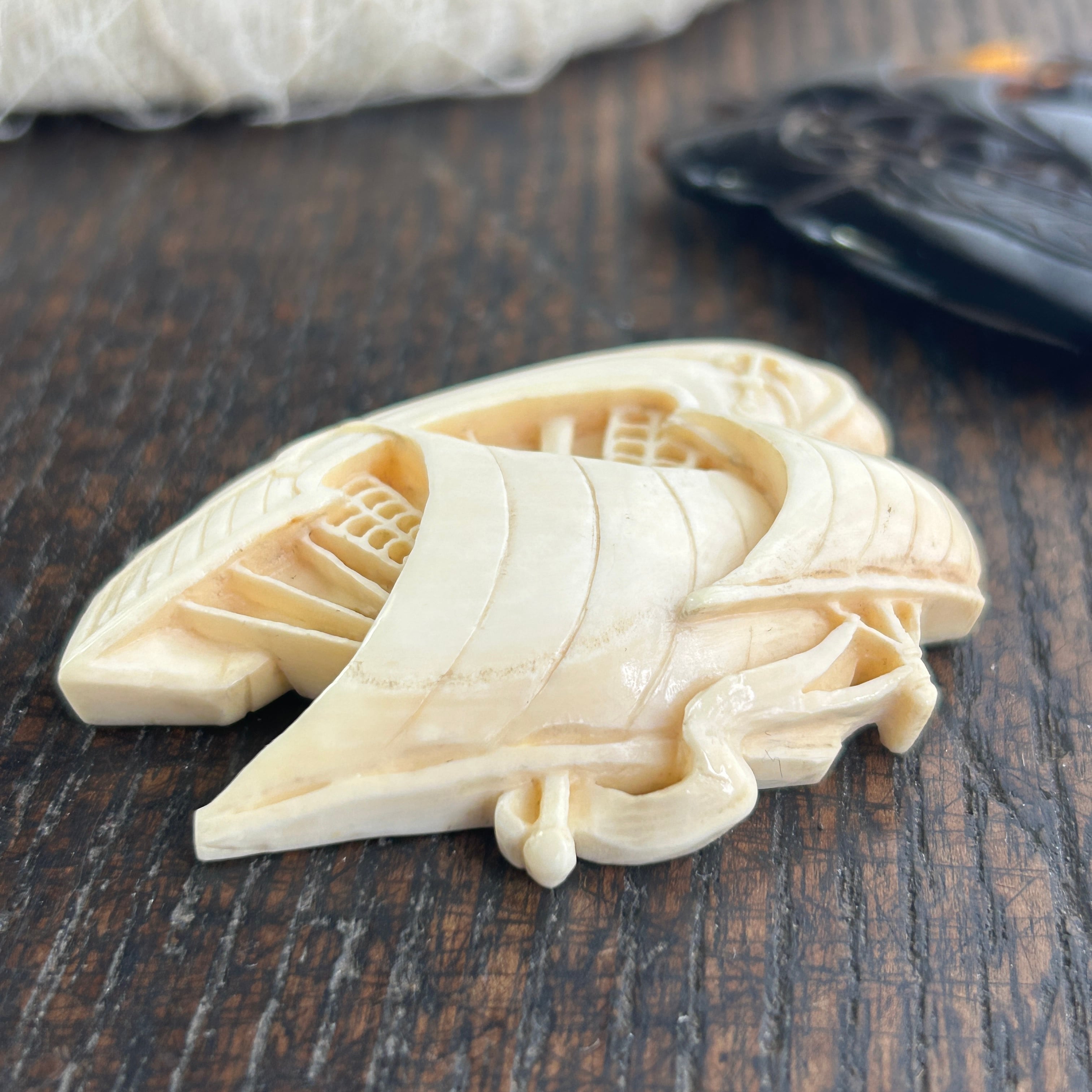 アンティーク 梧竹作 鯨歯カービング南蛮船の帯留め | bonbidou22