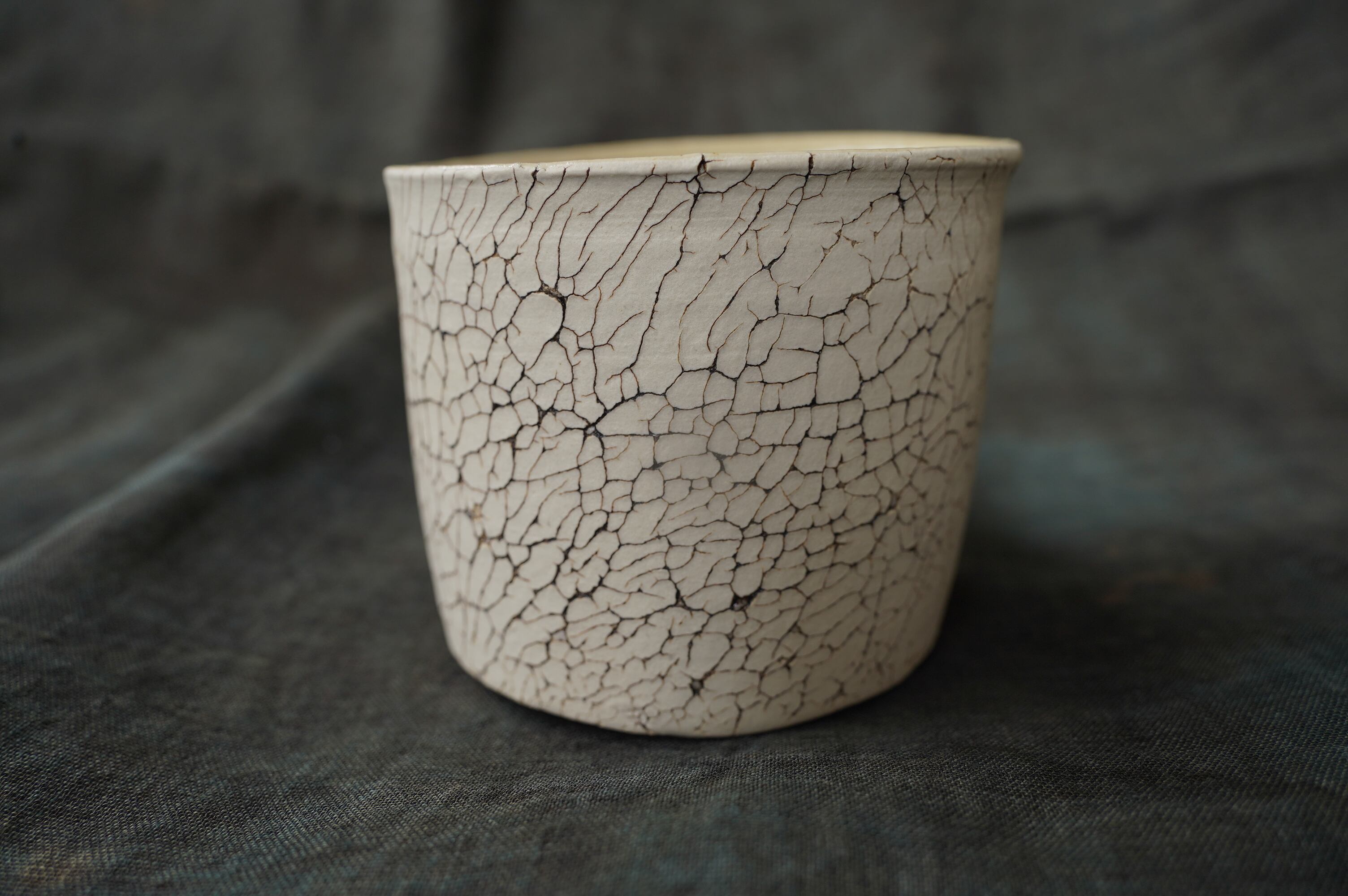 中根楽　罅　楕円プレート　作家もの 中根楽 罅 楕円プレート 作家もの 中根楽の作陶の現場へ、独自