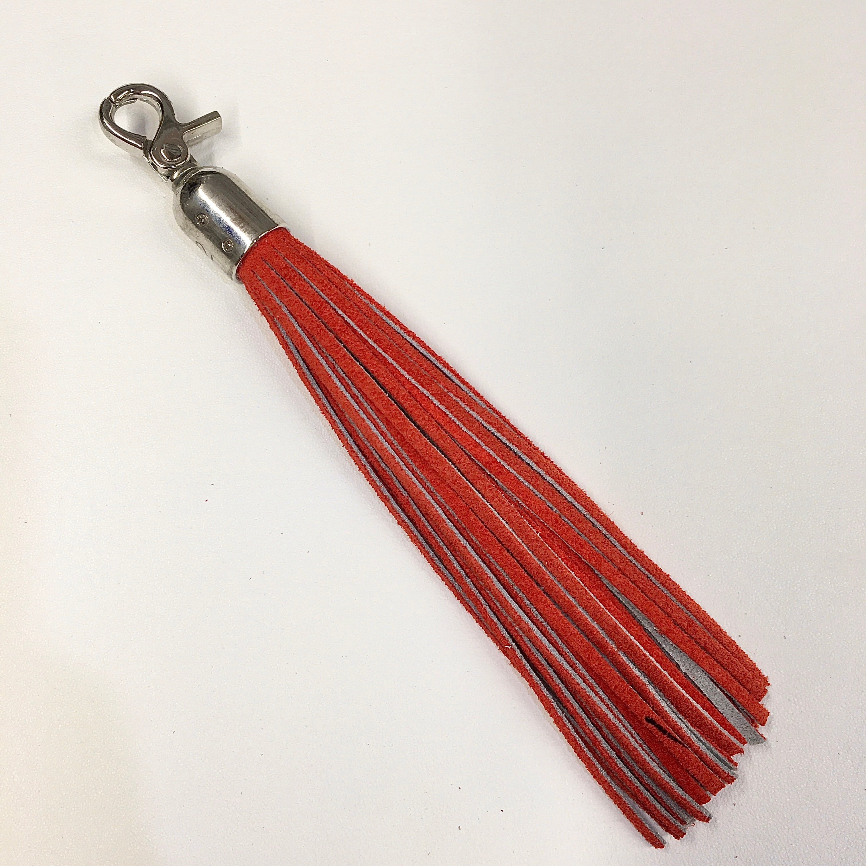 タッセル革【赤系】【サイズ：幅約4.5cm×長さ約23cm】約1.0〜1.4mm厚